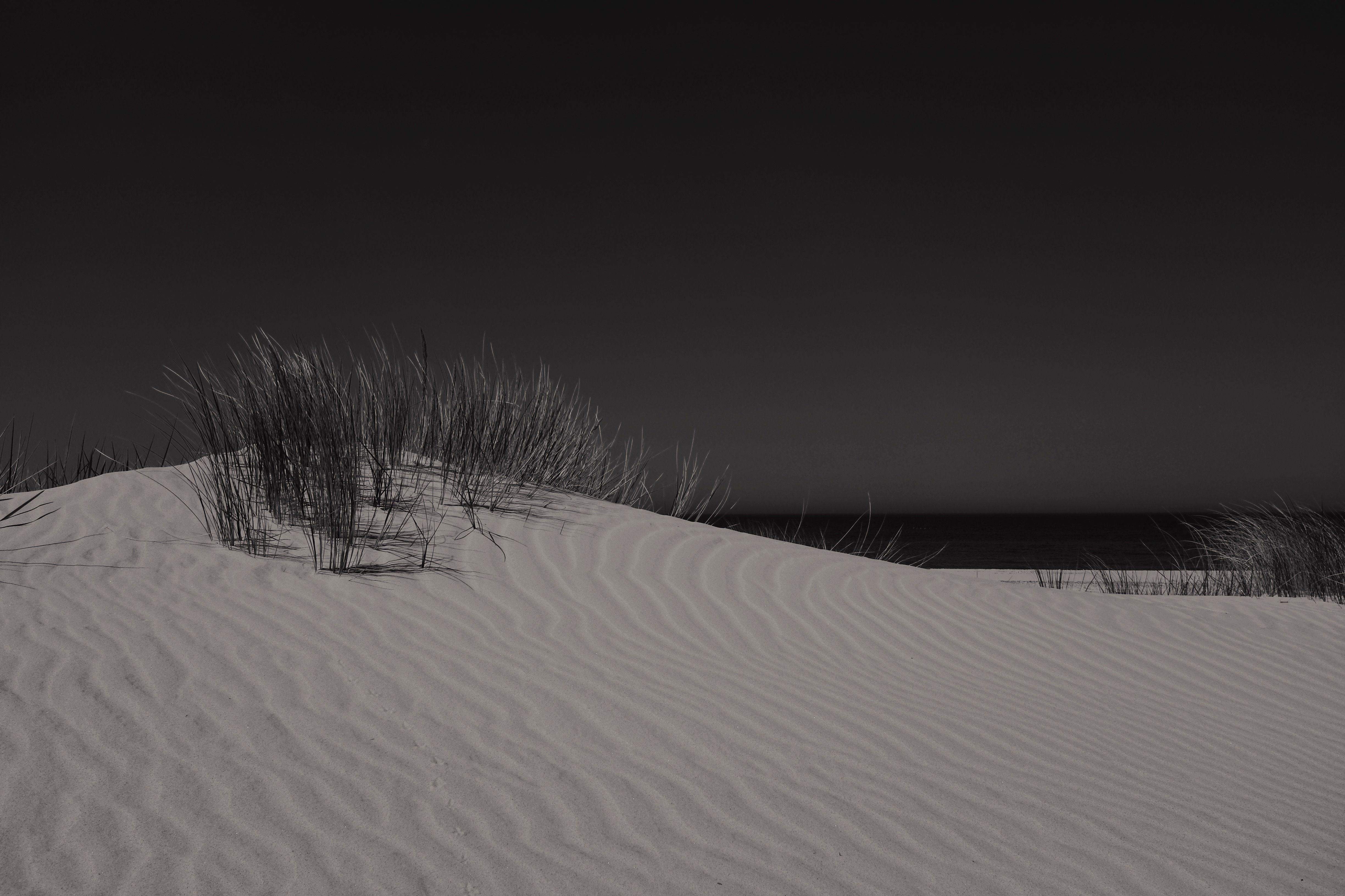 Wallpaper #xWekCpMBSpphPi3-09UJ180 Free Images Grass Sand Snow Winter Black and White Night