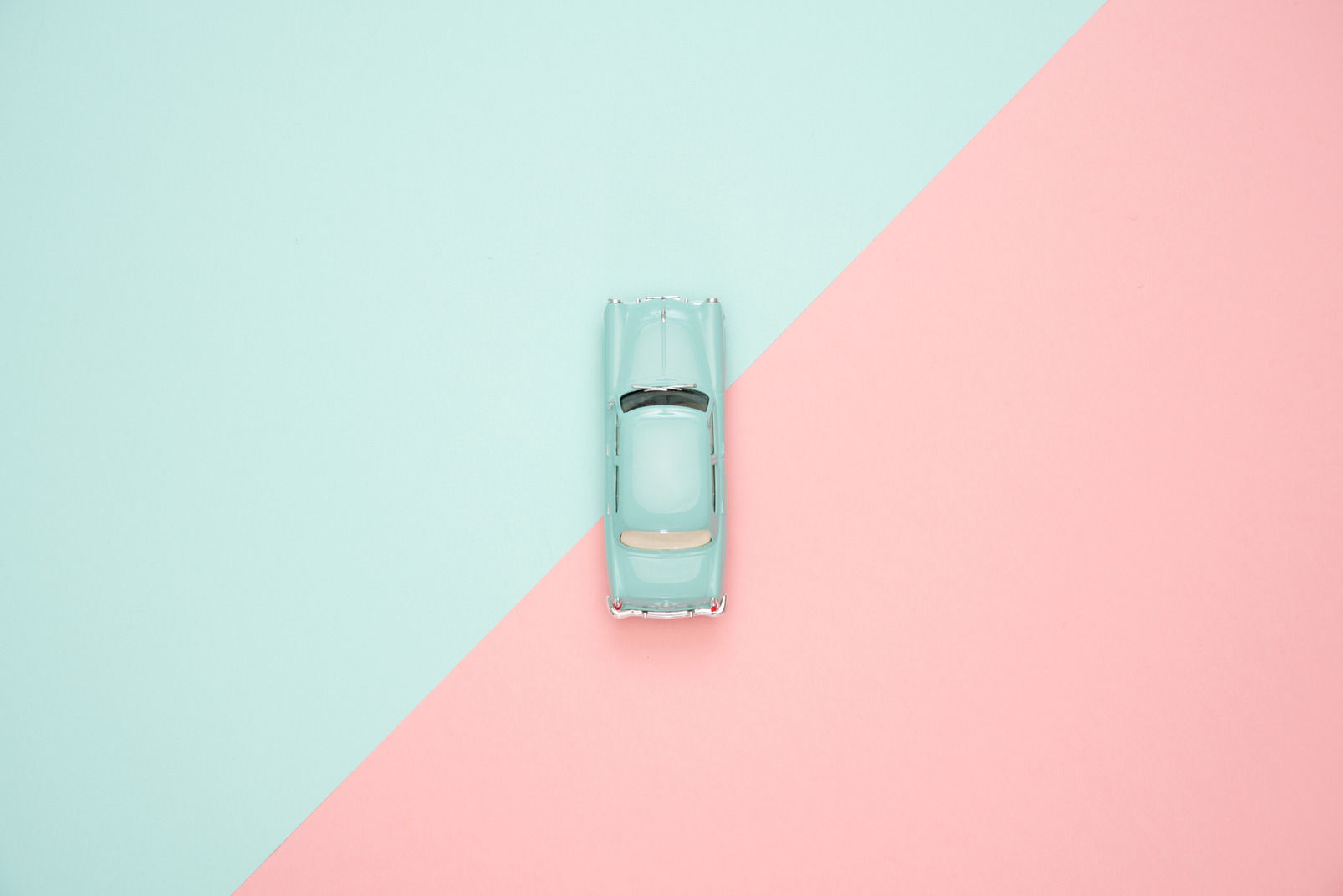 Wallpaper #0GfJ9pIBSpphPi3-OYTp343 Blue Toy Car Photo