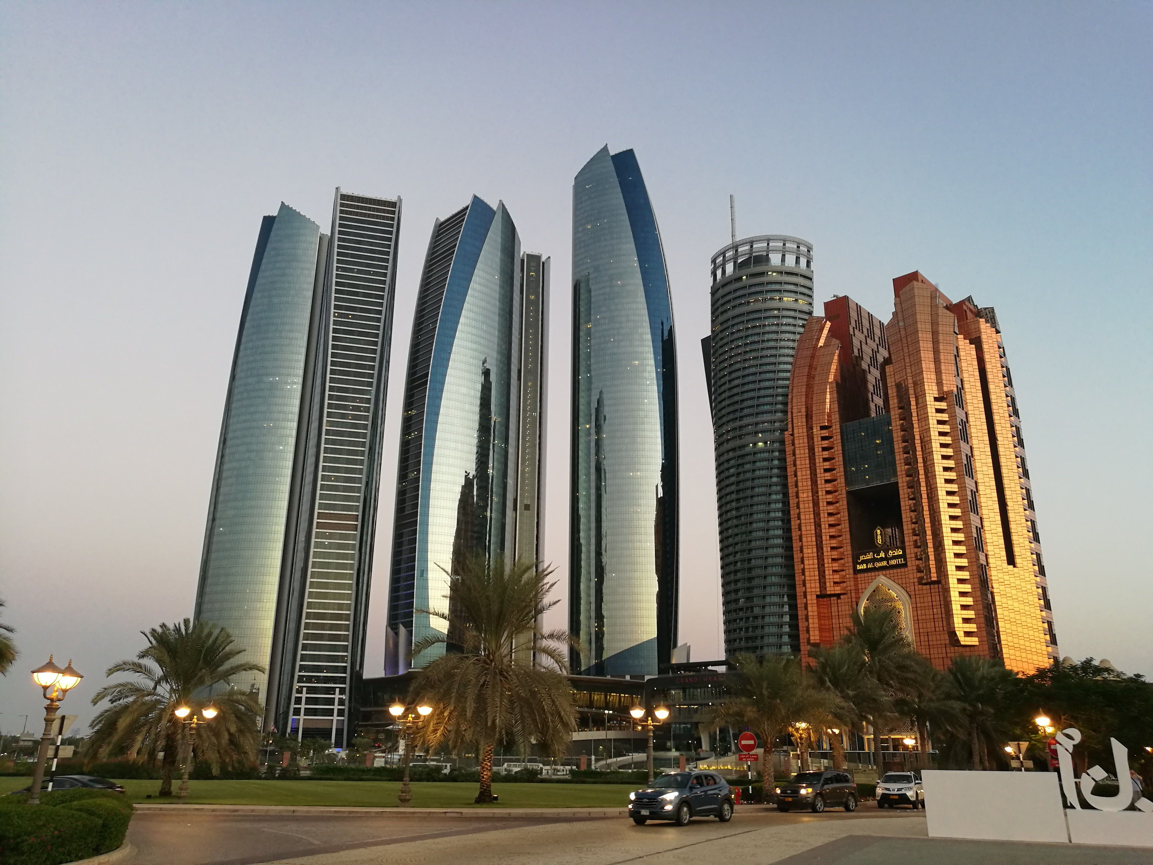 Wallpaper #x2cF8ZIBSpphPi3-oGll216 Abu Dhabi Iconic Building