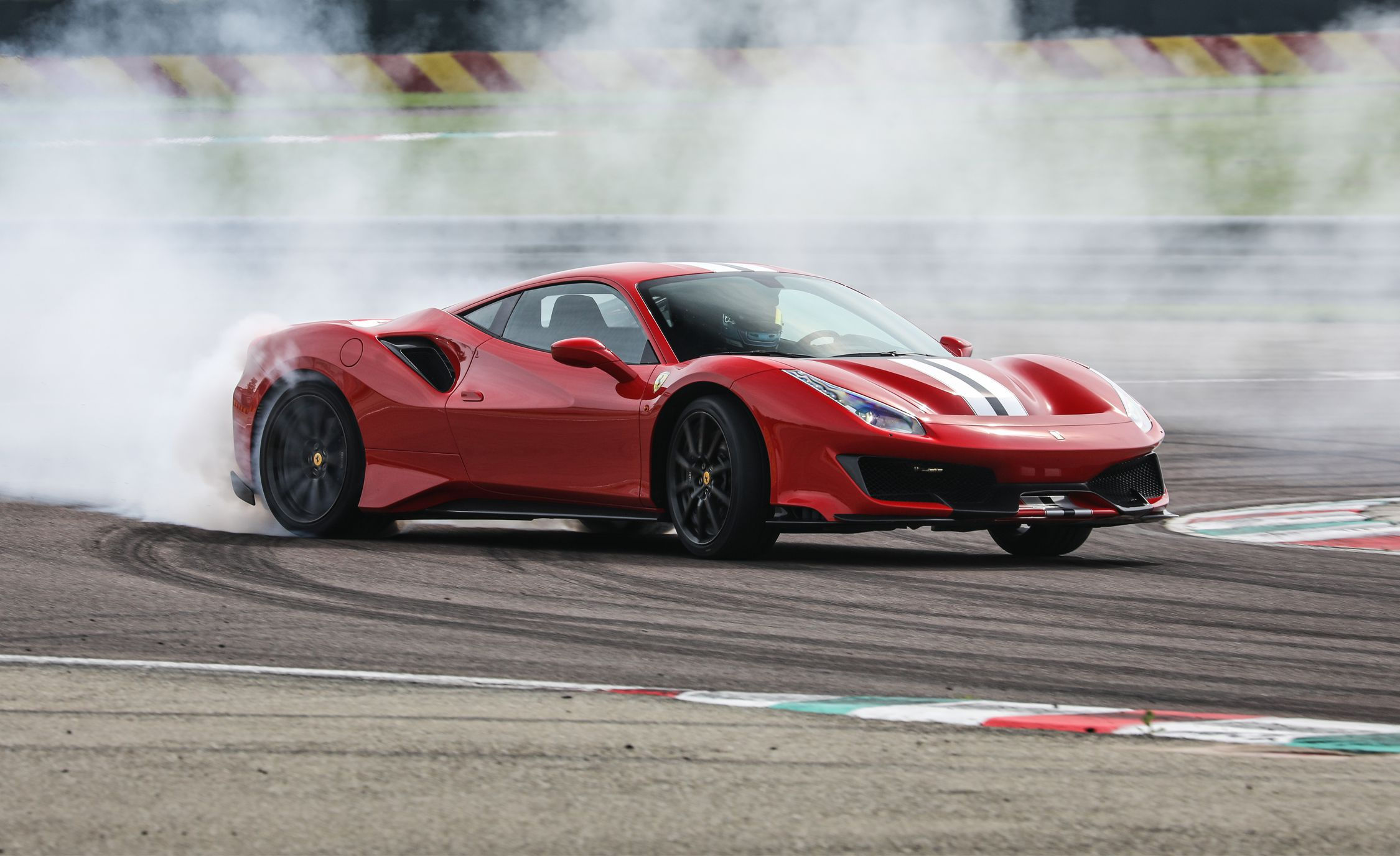 Wallpaper #JX3n9I4Bnwiau_P6bRH-37 Ferrari 488 Pista Raih Penghargaan Supercar of the Year