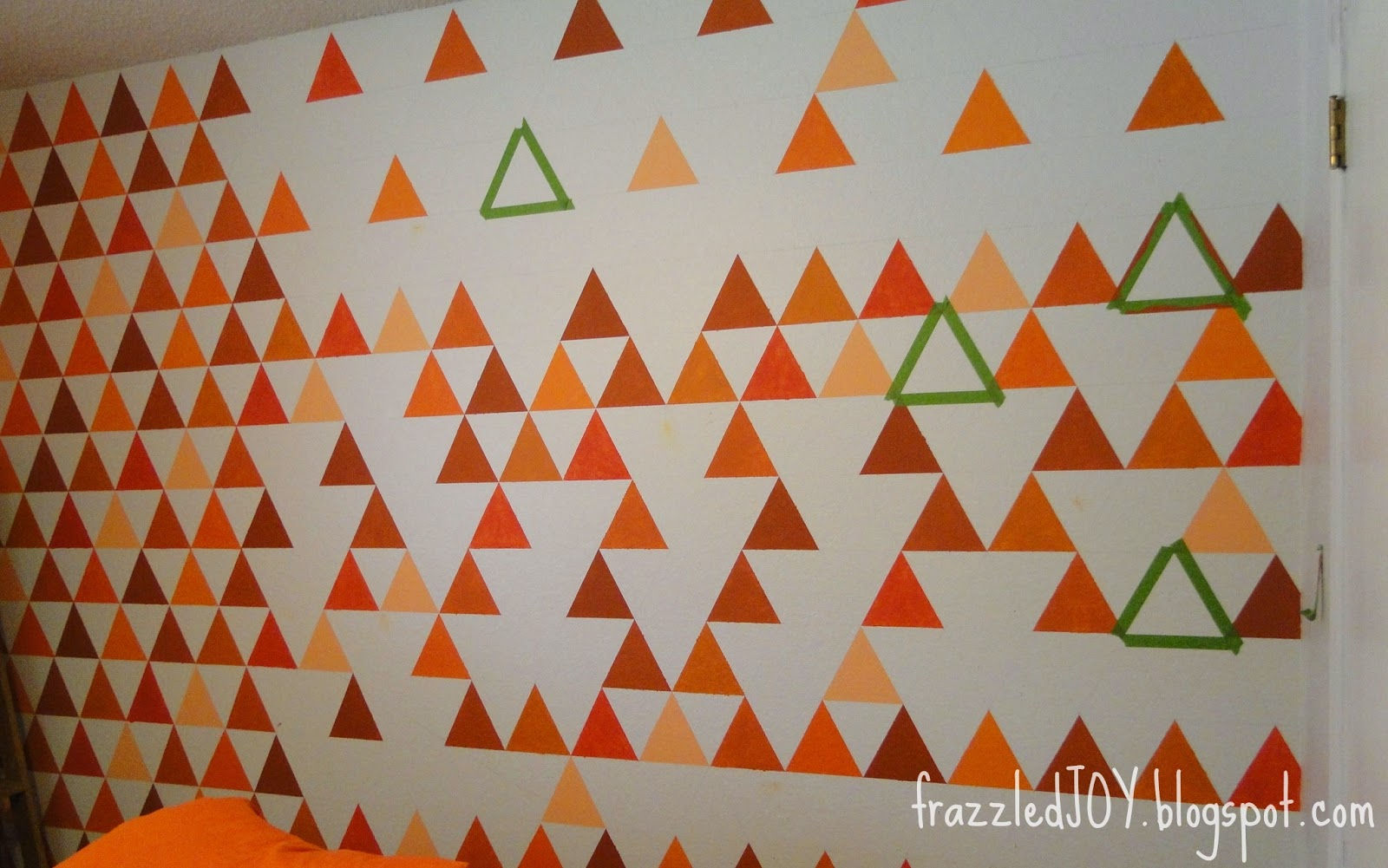 Wallpaper #6mcM8ZIBSpphPi3-jmn8167 Triangle Feature Wall