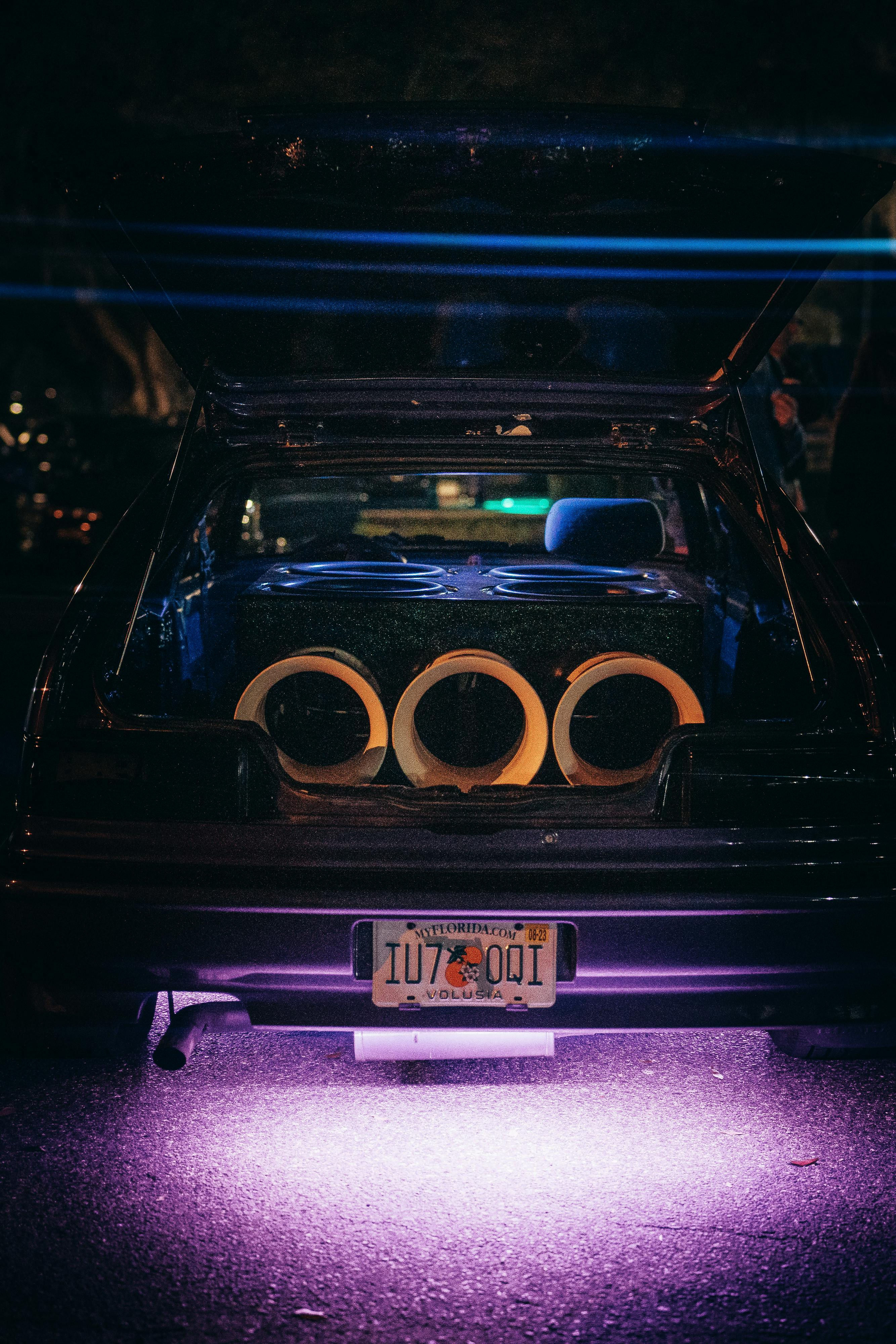 Wallpaper #0GjUI5MBSpphPi3-fza6217 Large Speakers in the Car Trunk and an LED Light Under the Car Free