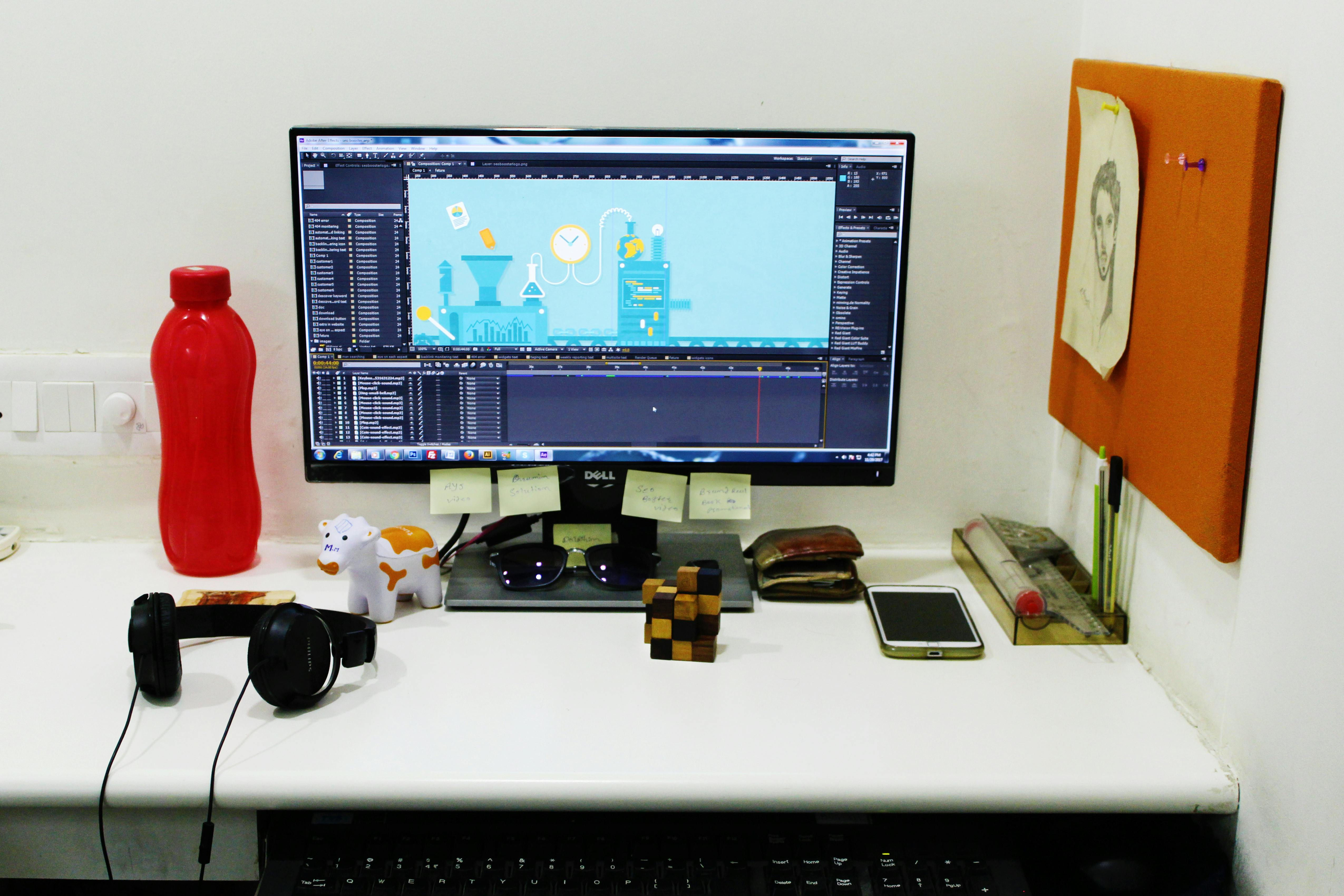 Wallpaper #MWcjC5MBSpphPi3-X9jd40 Free Stock Photo of Animation Computer Desk