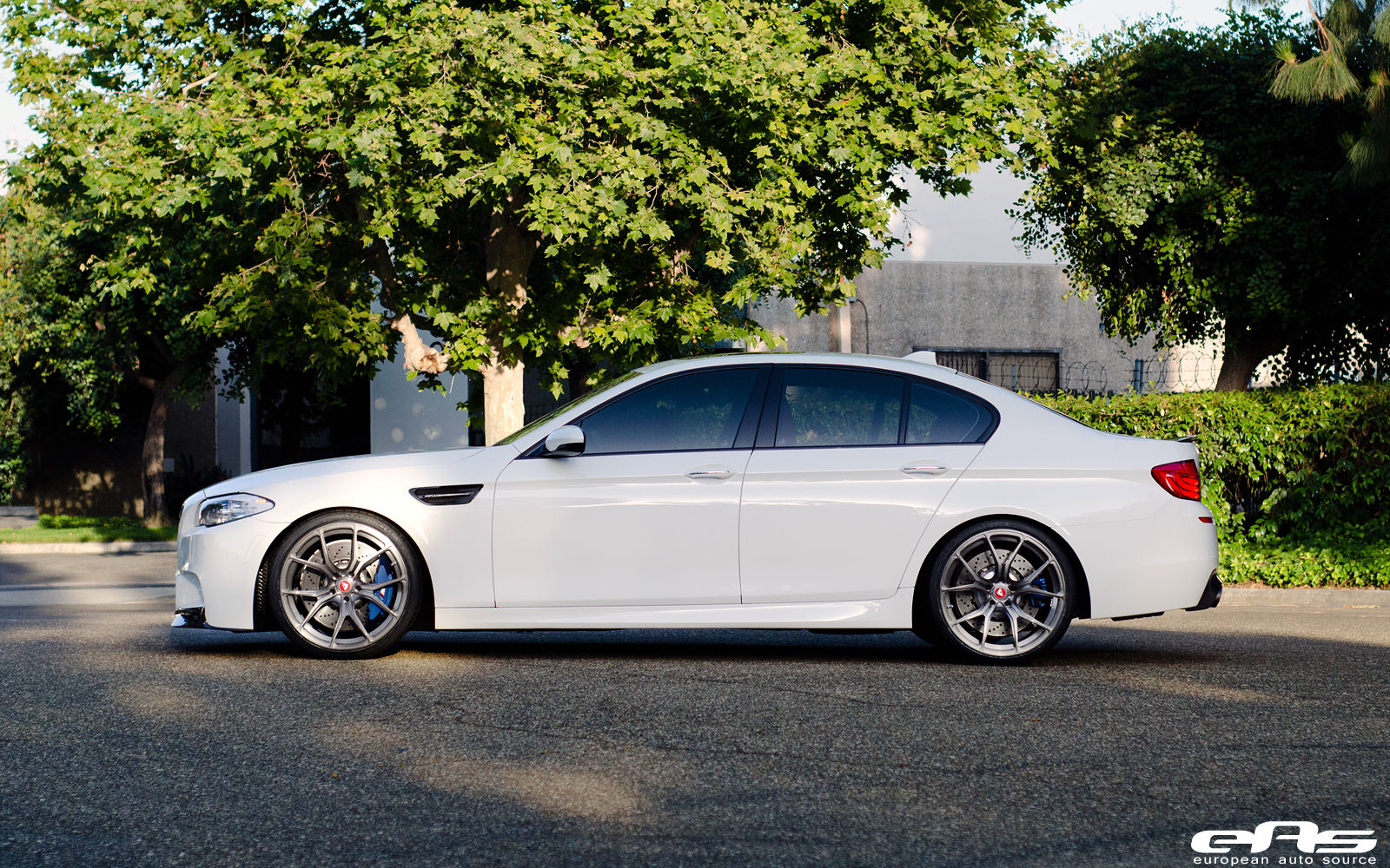 Wallpaper #a2597 01 BMW Ix Xdrive40 Sport Alpine White Paul Tans Automotive News