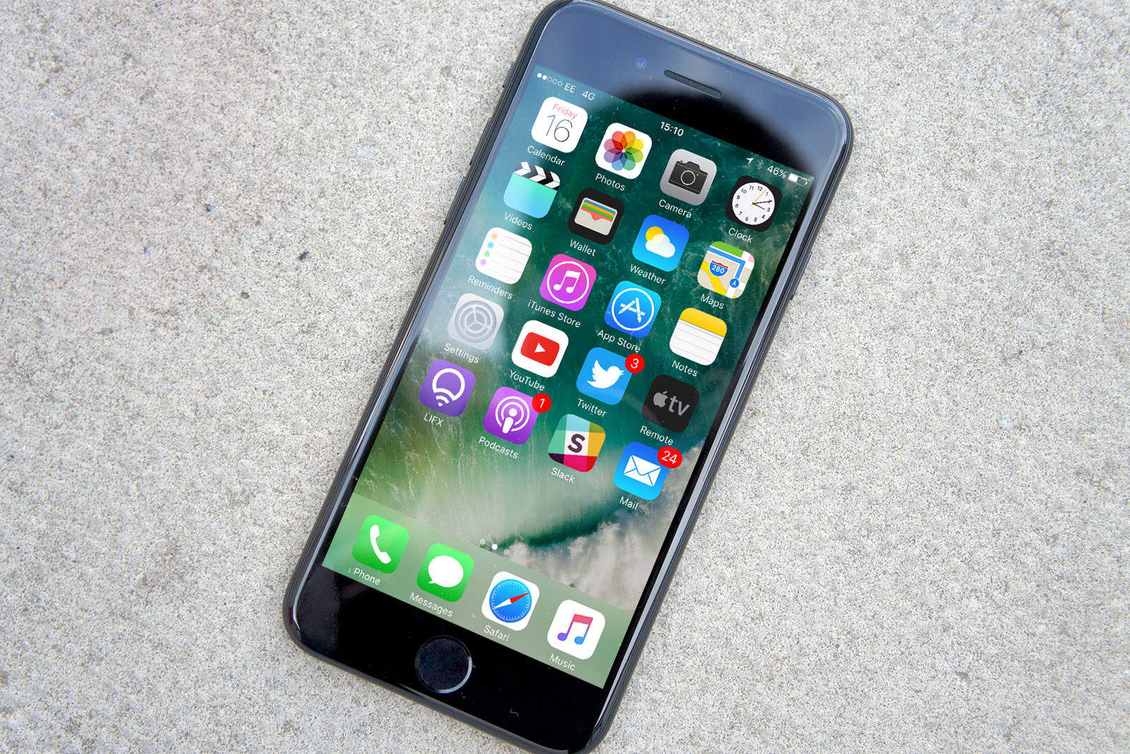Wallpaper #m2cB8pIBSpphPi3--24I218 iPhone 7 Goes on Sale in India Costs Half the Average Annual Salary