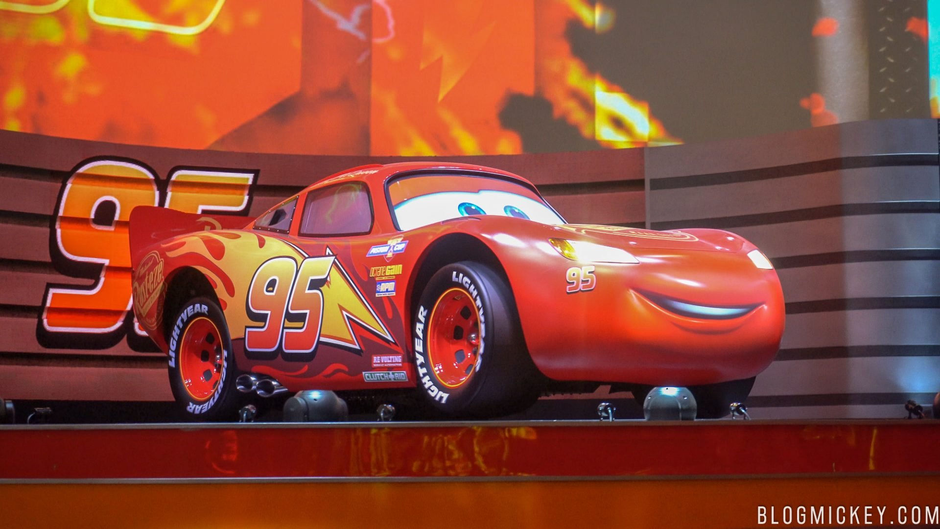 Wallpaper #1gAu7I4BSdW8dNoulxMT43 Video Full Show Lightning Mcqueens Racing Academy Debuts at Disney