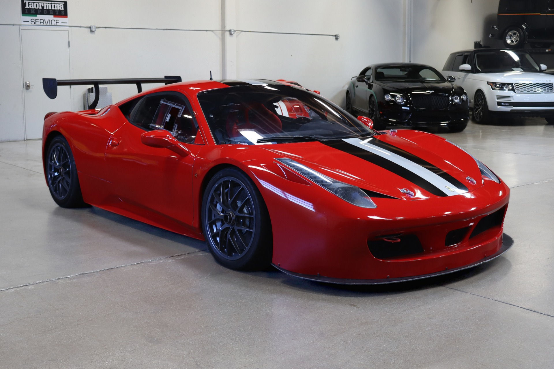 Wallpaper #53NJh44BFI5NbQkspCDD32 Red Ferrari 458 Challenge Race Car in a Showroom