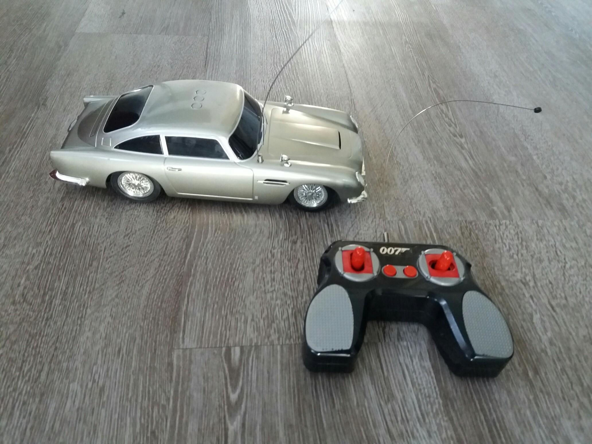 Wallpaper #y2es8pIBSpphPi3-MXHh284 James Bond Remote Control Car in Bn22 Eastbourne for Ps700 for Sale