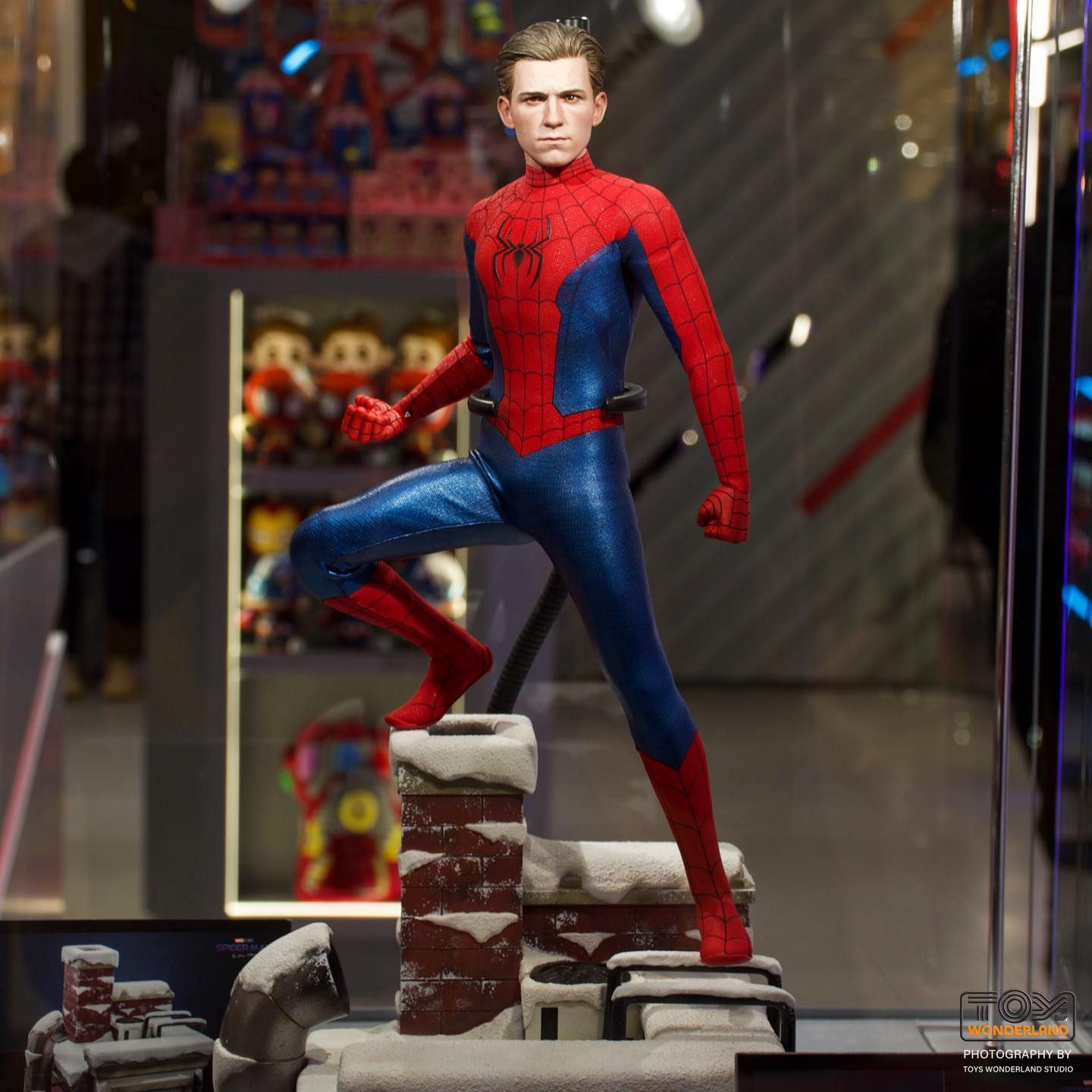 Wallpaper #0BmbEo8BtGB6xQ78UWMU4 Hot Toys Spider Man No Way Home Spider Man New Red and Blue Suit 1