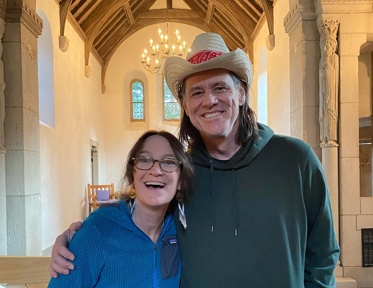 Wallpaper #-zHGNZMB5zzyi_yYrFfG372 Jim Carrey Visits Upstate Ny Experiences a Soundbath Photo