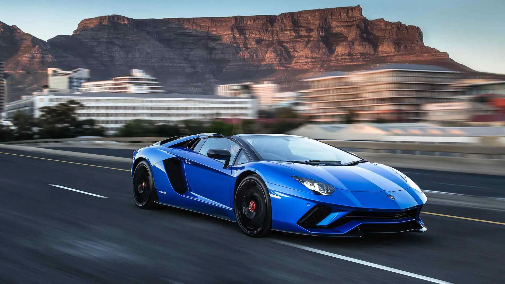 Wallpaper #XfuFg5cBx-Hc5Y20ta6i36 Lamborghini Aventador S Italian Luxury and Performance