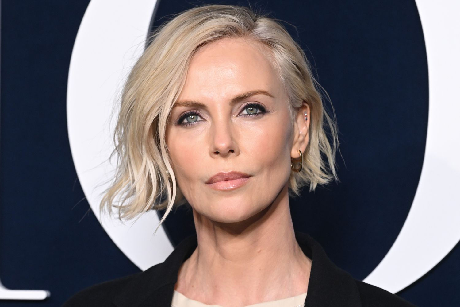 Wallpaper #b2cnD5MBSpphPi3-Q-0E418 Charlize Theron a Glimpse into Her Romantic Life in 2024