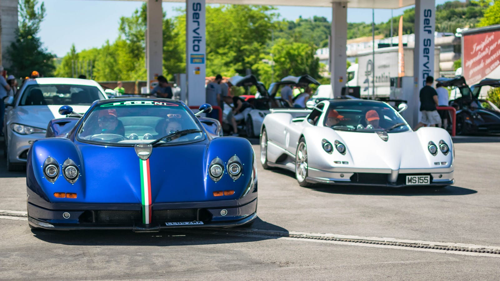 Wallpaper #u2fDApMBSpphPi3-orAs229 A Pagani Rally in Italy Puts All Other Car Meets to Shame