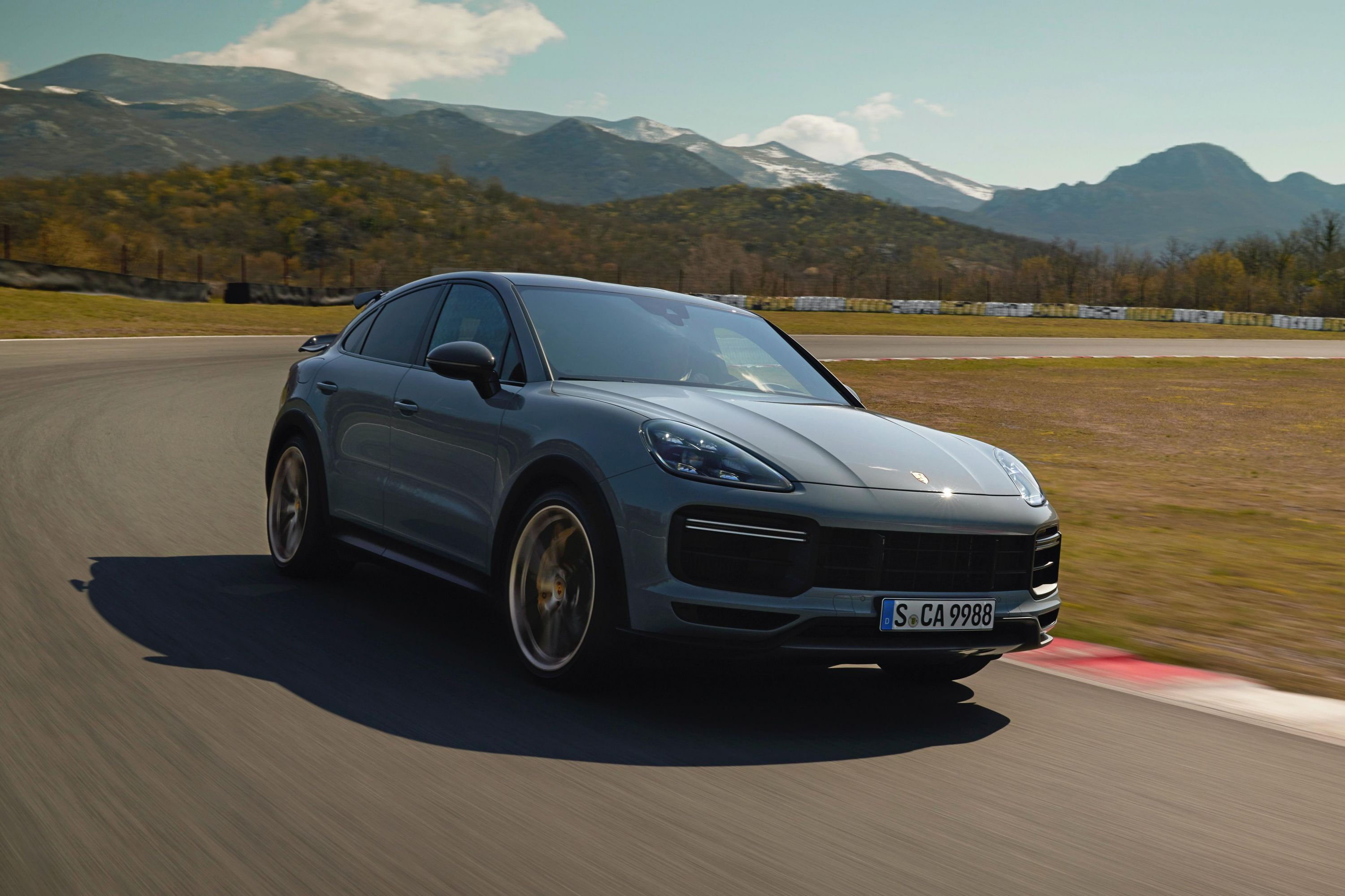 Wallpaper #Y7g615IBJvJKYCmE0eJt470 2024 Porsche Cayenne Turbo Review Lissy Phyllys
