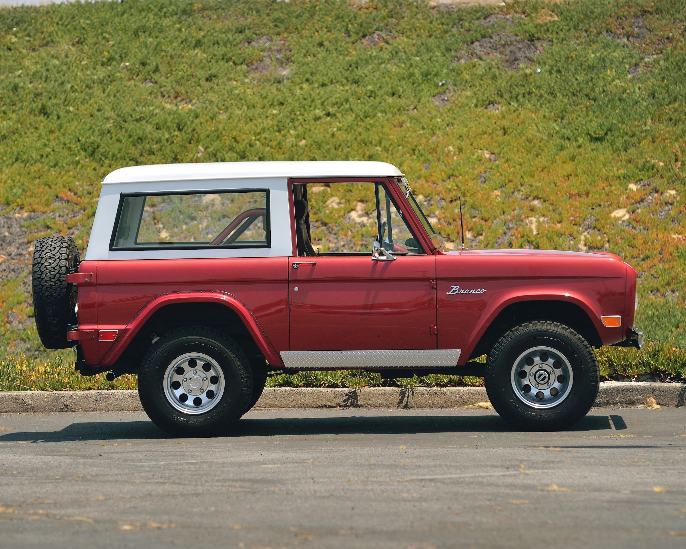 Wallpaper #PhlMGI8BtGB6xQ78DHHp54 Restomod 1968 Ford Bronco 302 V8