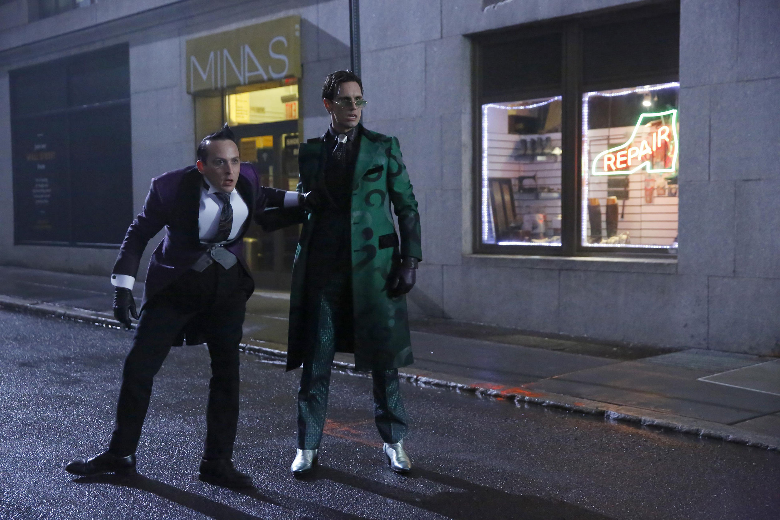 Wallpaper #LBnQLo8BtGB6xQ789pZe32 5x12 the Beginning Penguin and Riddler Gotham Photo 42746139