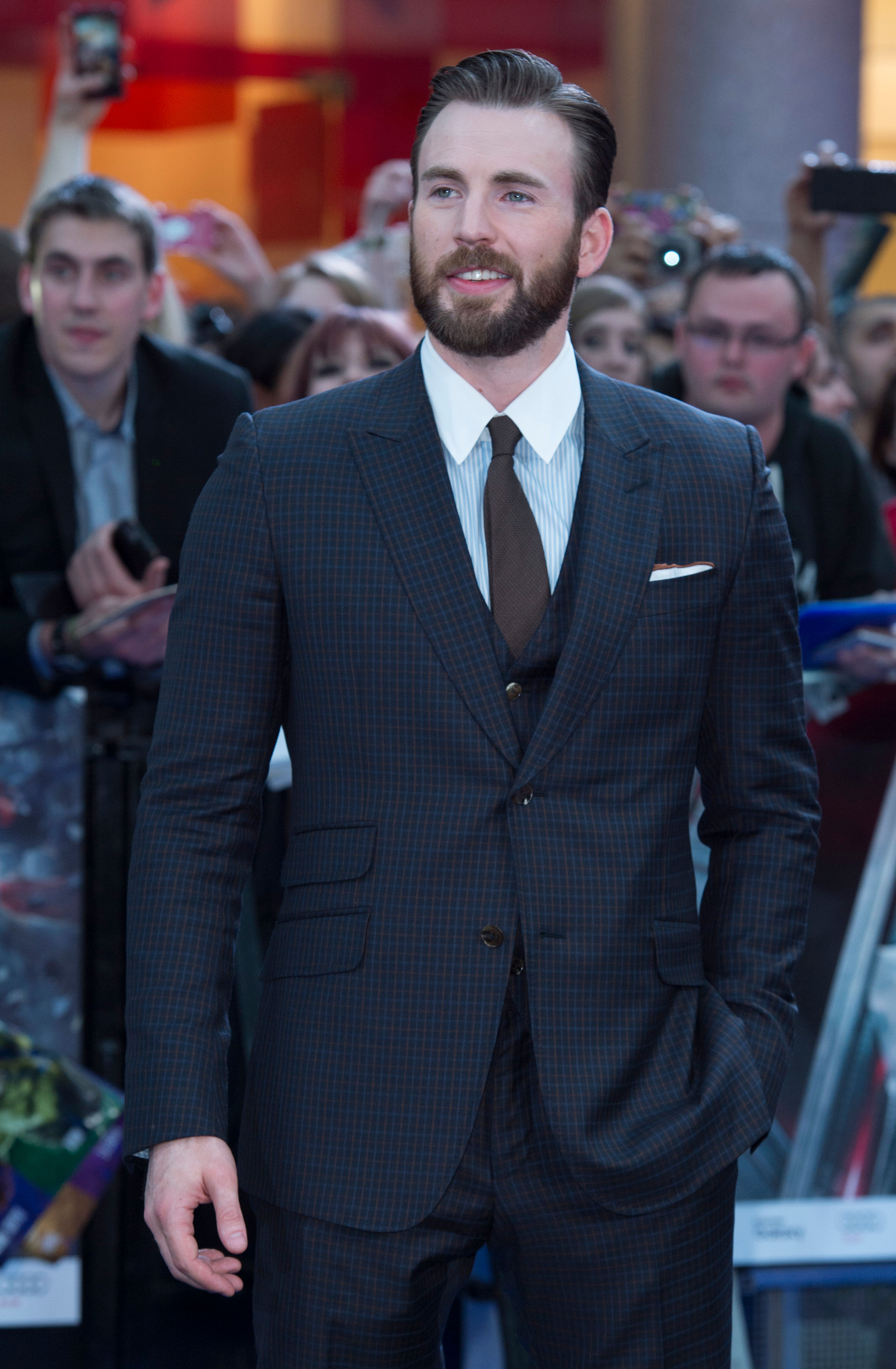 Wallpaper #WqWwOJMBVBiSkHCa7o42285 Chris Evans Aka Captain America at Red Carpet at Avengers Age of Ultron