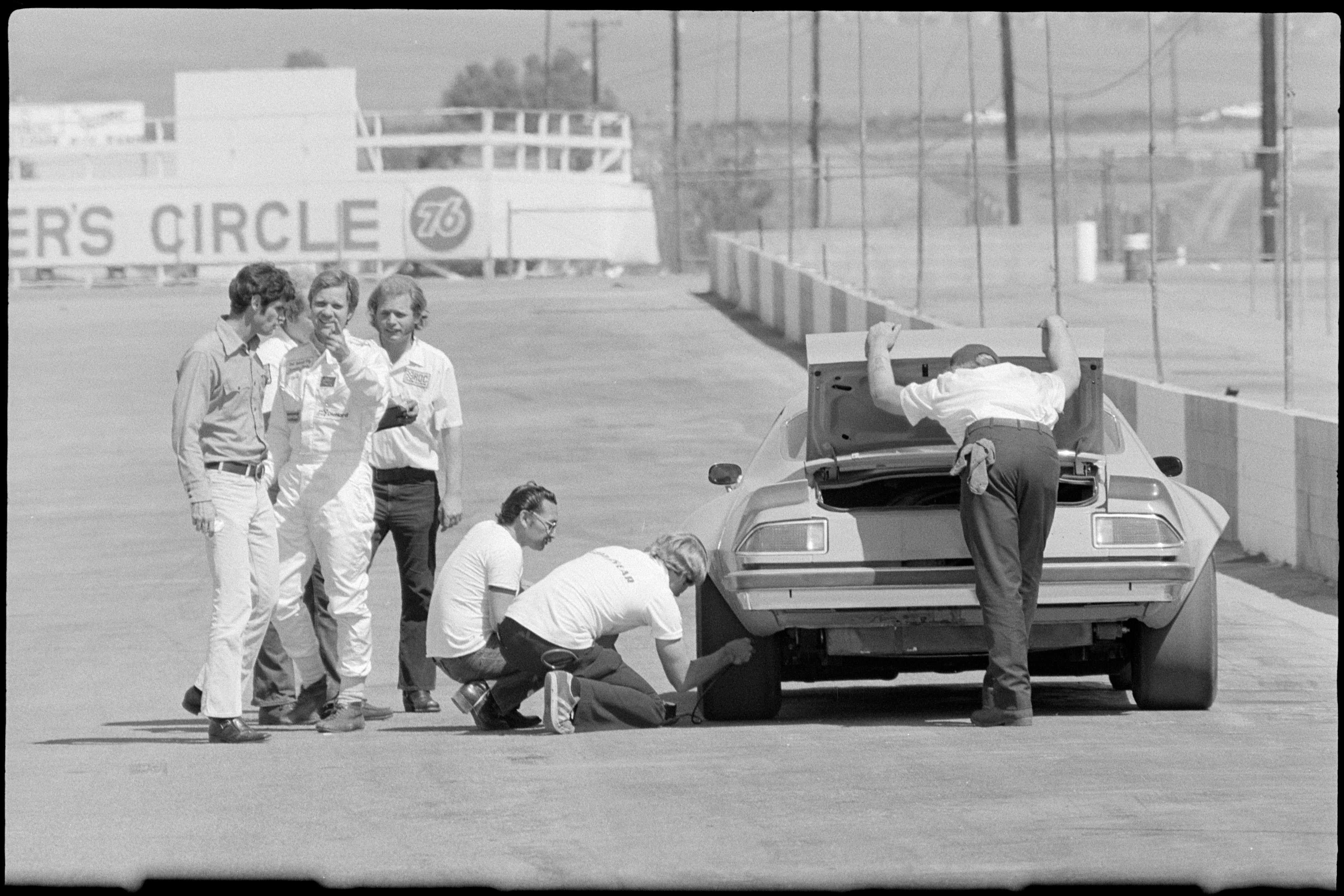 Wallpaper #4mfo85IBSpphPi3-b3er105 The First Iroc Chevrolet Camaros Built by Roger Penske and Mark Donohue