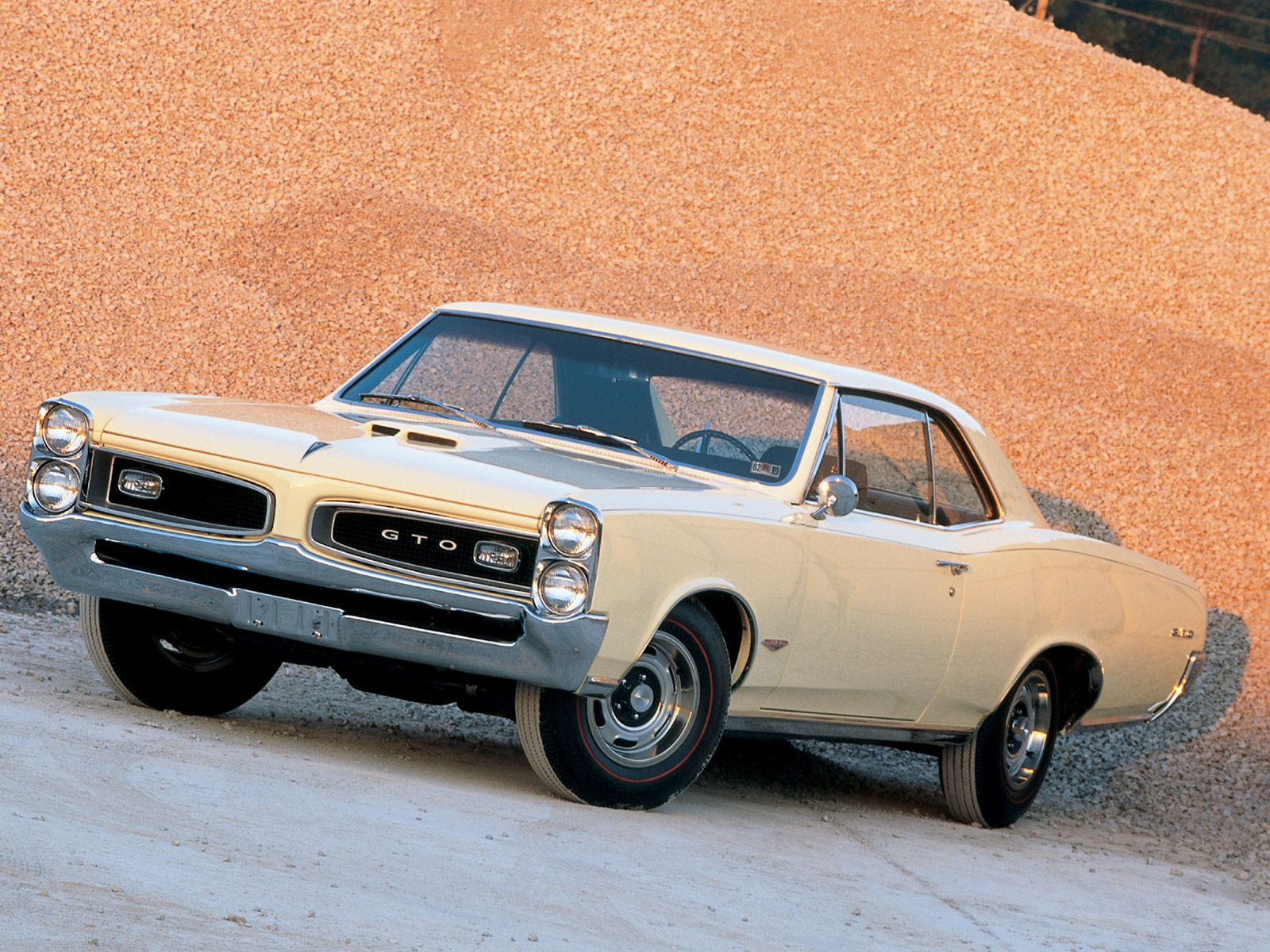 Wallpaper #29d54 1974 Pontiac Ventura Sprint Mine Was Dark Blue with Two Tone Strips