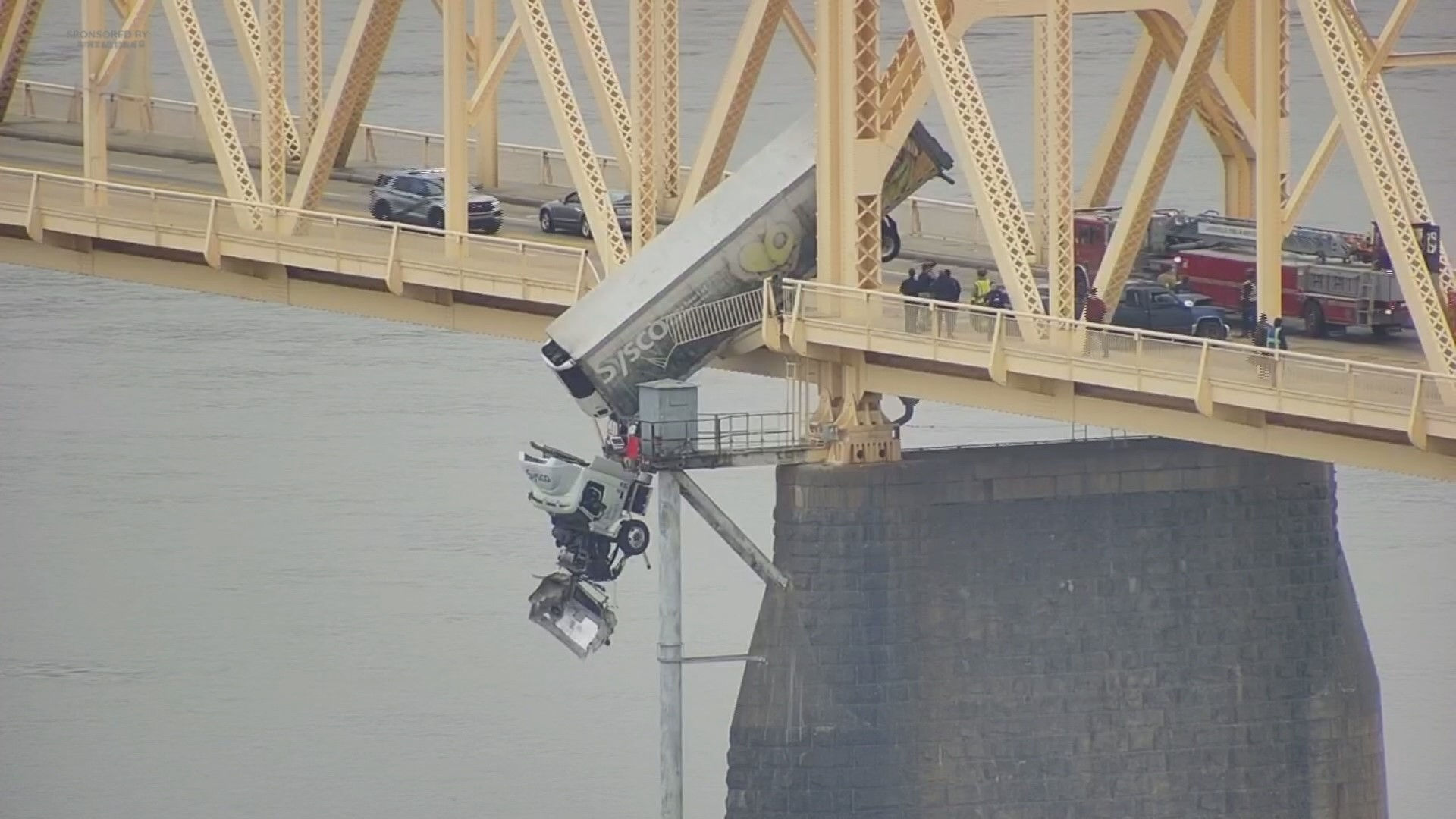 Wallpaper #nup7VZMBlwTYPL187A38297 Semi Truck Driver Dangles Rescued from Clark Memorial Bridge 10tvcom