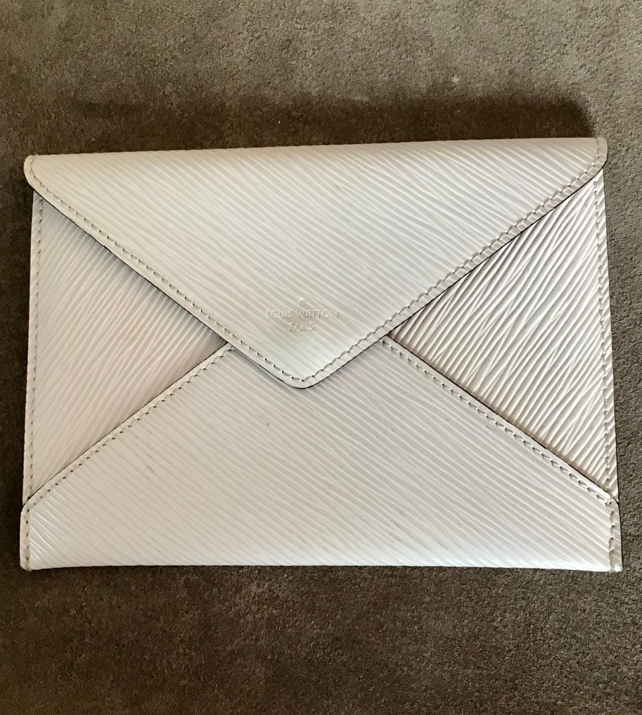 Wallpaper #UmfG5ZIBSpphPi3-tDHV369 Louis Vuitton Autre Pochette Louis Vuitton Clutch Bag Auction