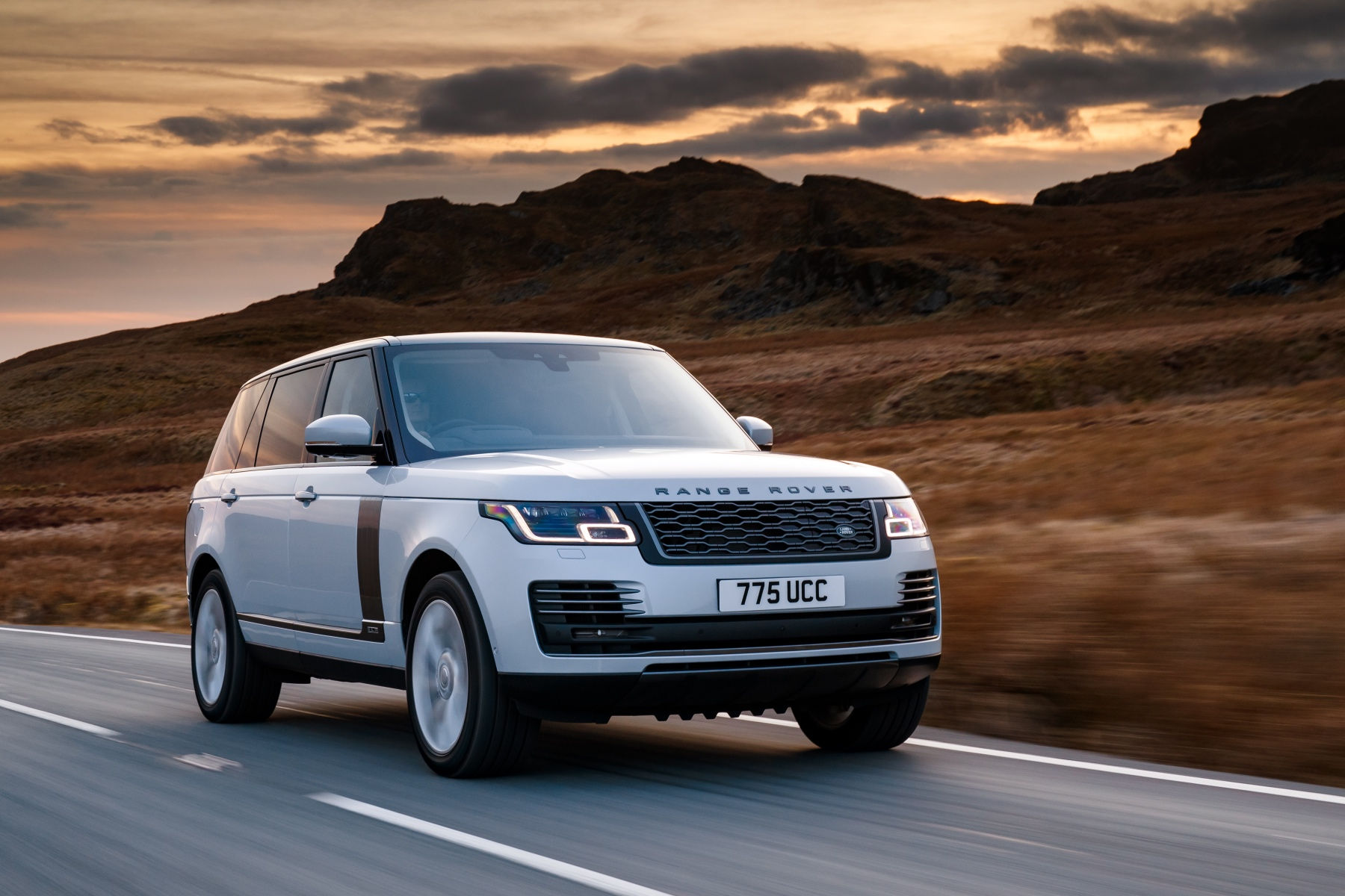 Wallpaper #yBkMEY8BtGB6xQ78nGC541 2019 Range Rover Adds Features New Hybrid Model Details and Pricing