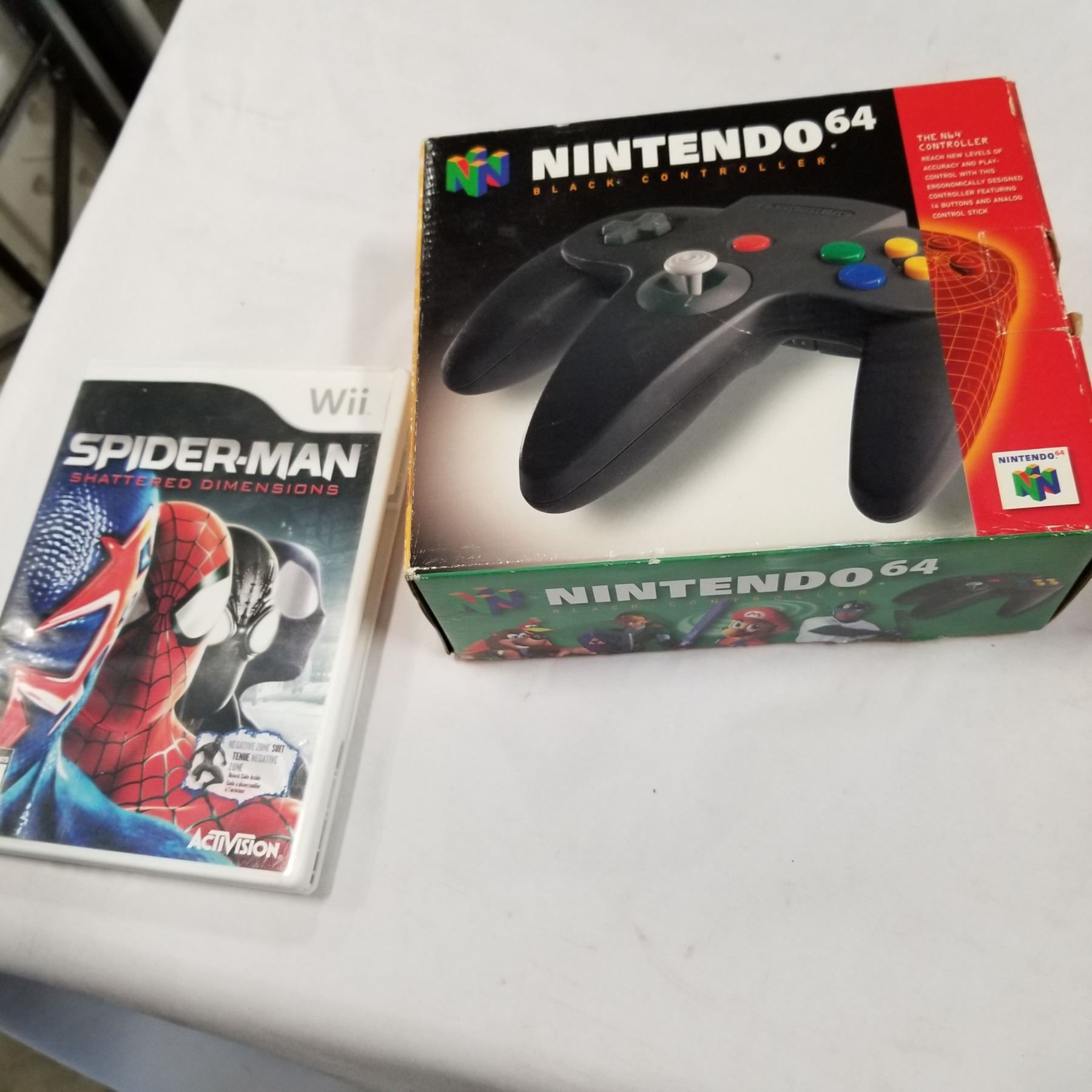 Wallpaper #f2hWHJMBSpphPi3-mSKd134 N64 Controller and Spiderman Wii Game