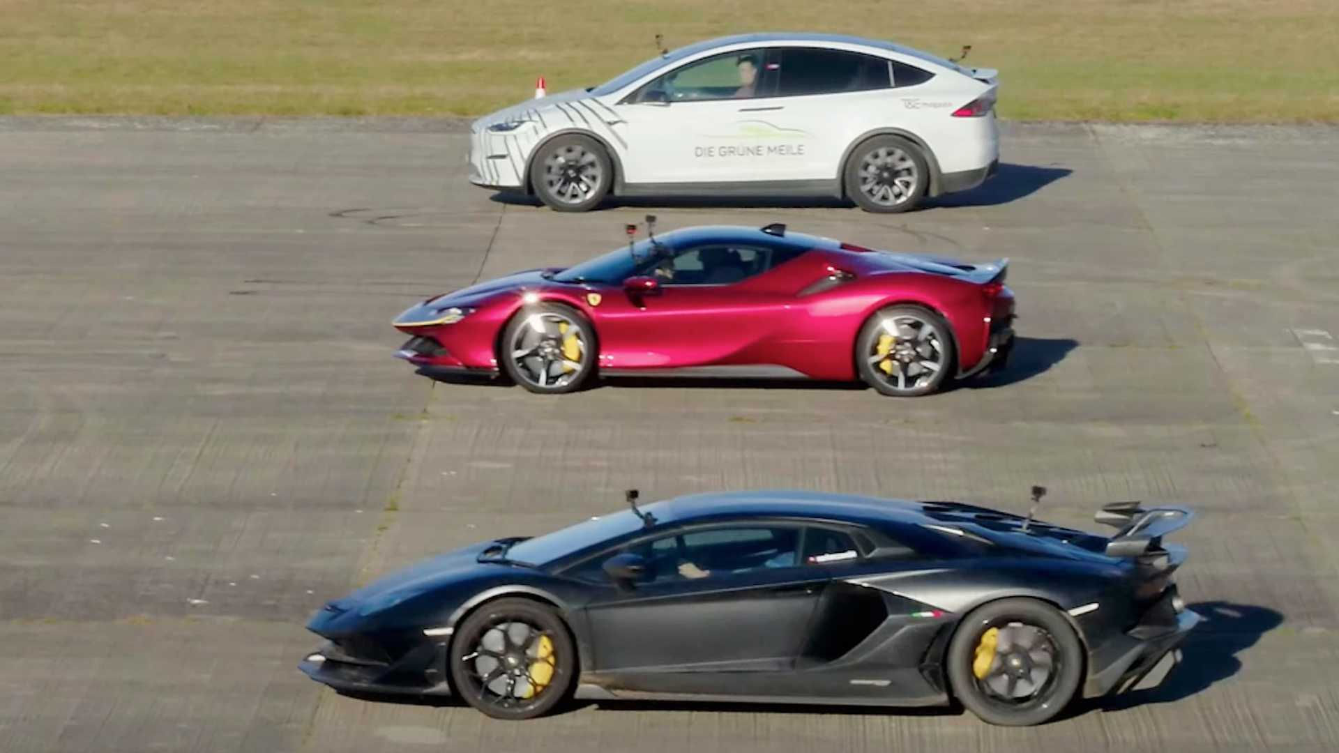 Wallpaper #BGer95IBSpphPi3-Woe817 Lamborghini Veneno vs Ferrari Laferrari
