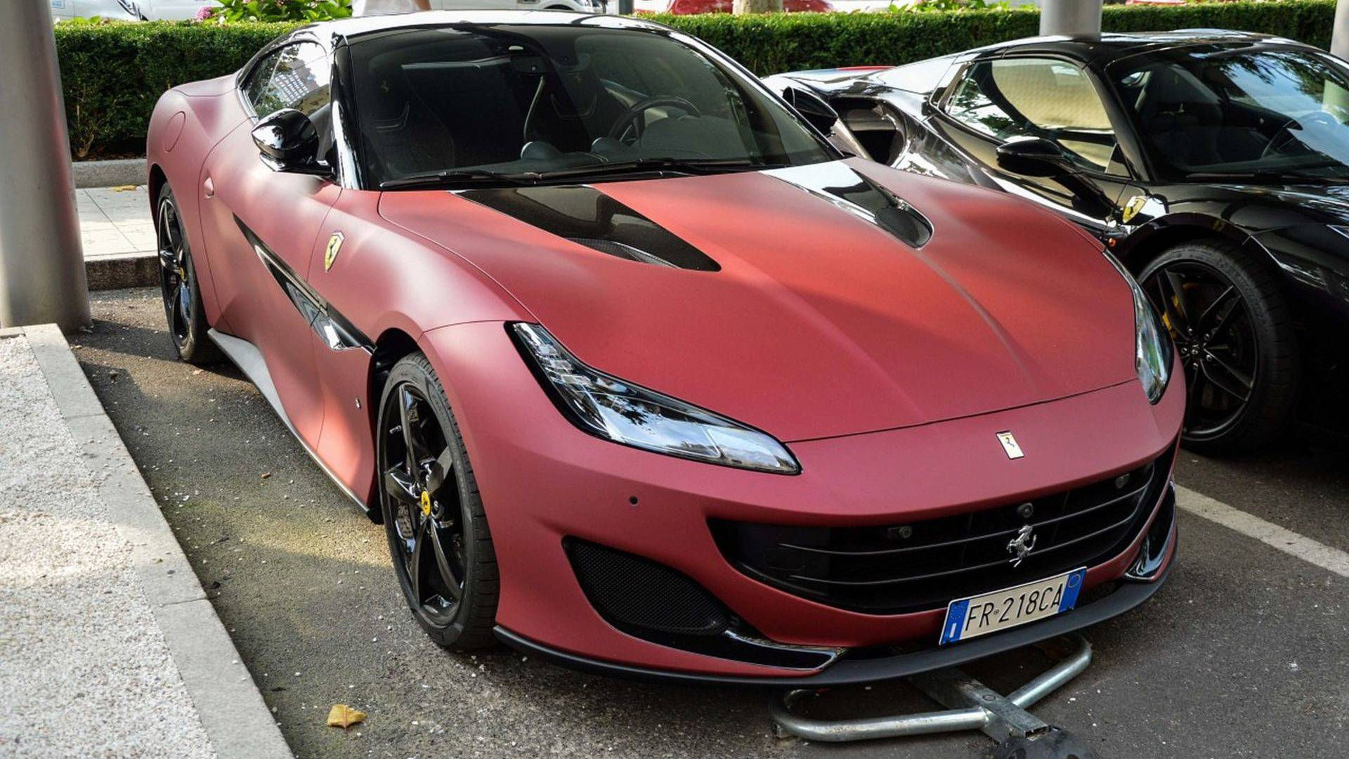 Wallpaper #2hkcJI8BtGB6xQ78RoQY42 Matt Voros Fenyezessel is Jol Mutat a Ferrari Portofino