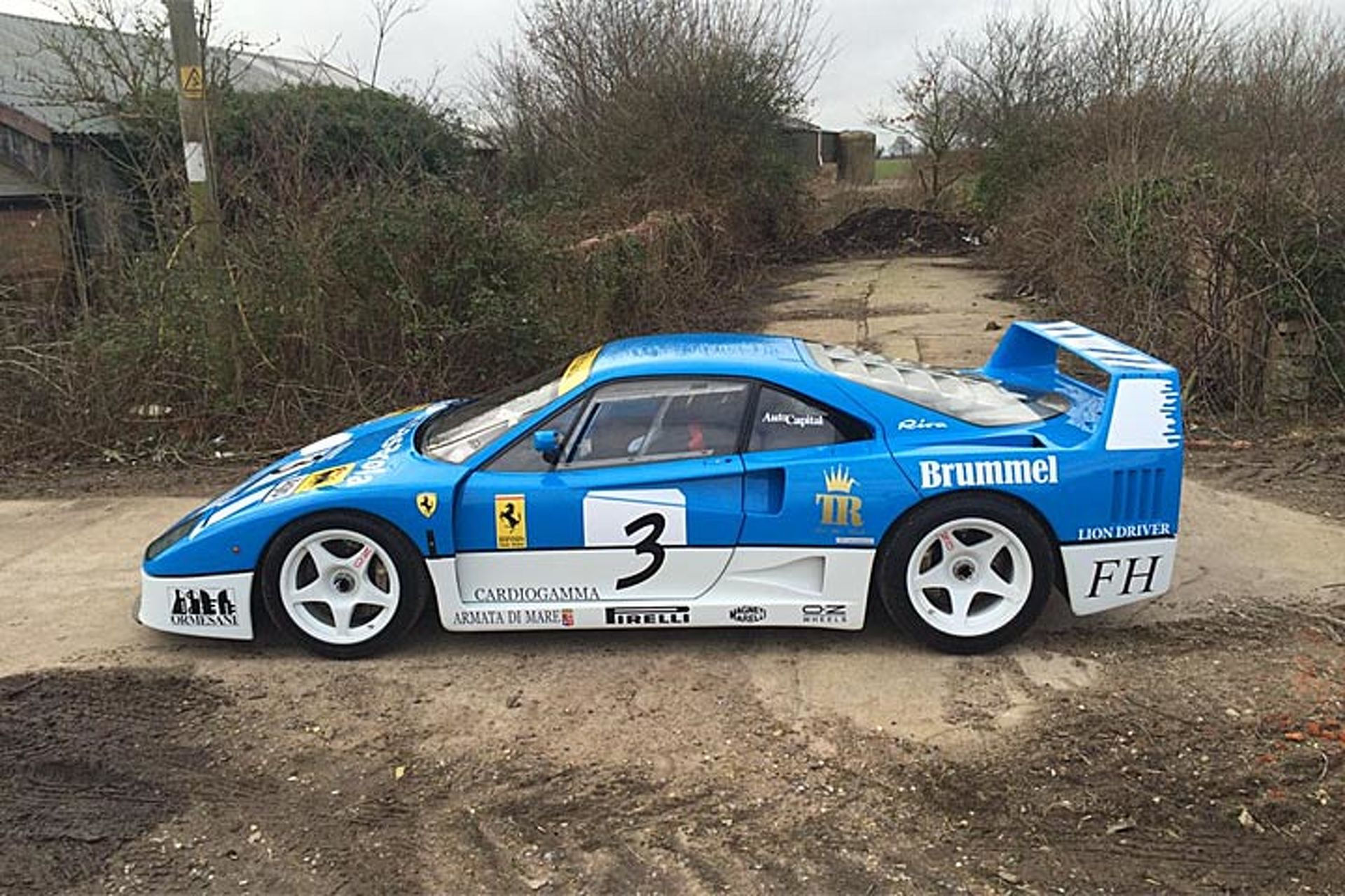Wallpaper #fWjqHJMBSpphPi3-BySi4 Watch a Million Dollar Ferrari F40 Drift Around a Farm