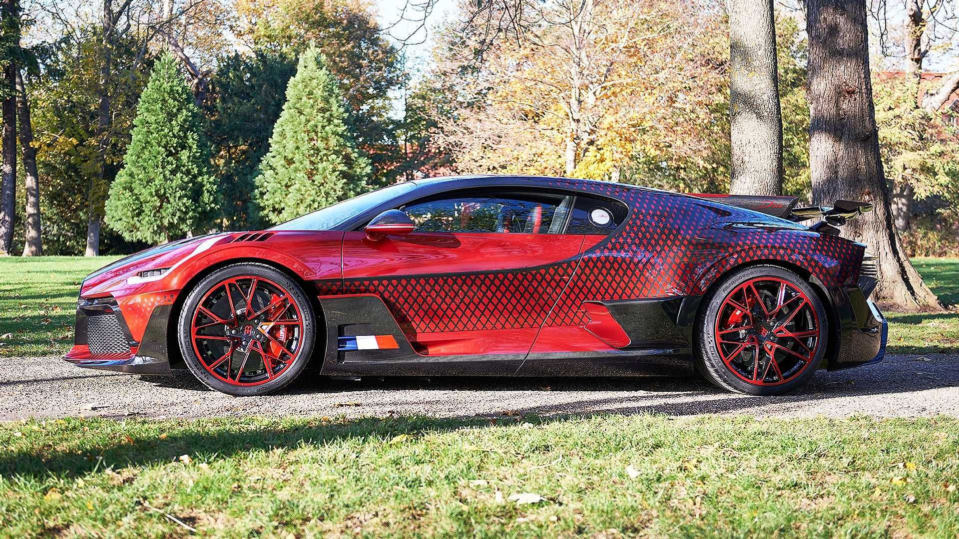 Wallpaper #LmhFGZMBSpphPi3-hRYl291 Unique Bugatti Divo Lady Bug Wears Wild Custom Paint Scheme Happy