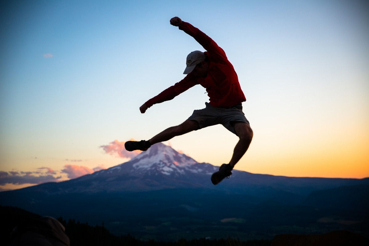 Wallpaper #vQMhY5MBpyOg8YnExNQw352 Free Images Silhouette Sunset Morning Jump Jumping Shadow