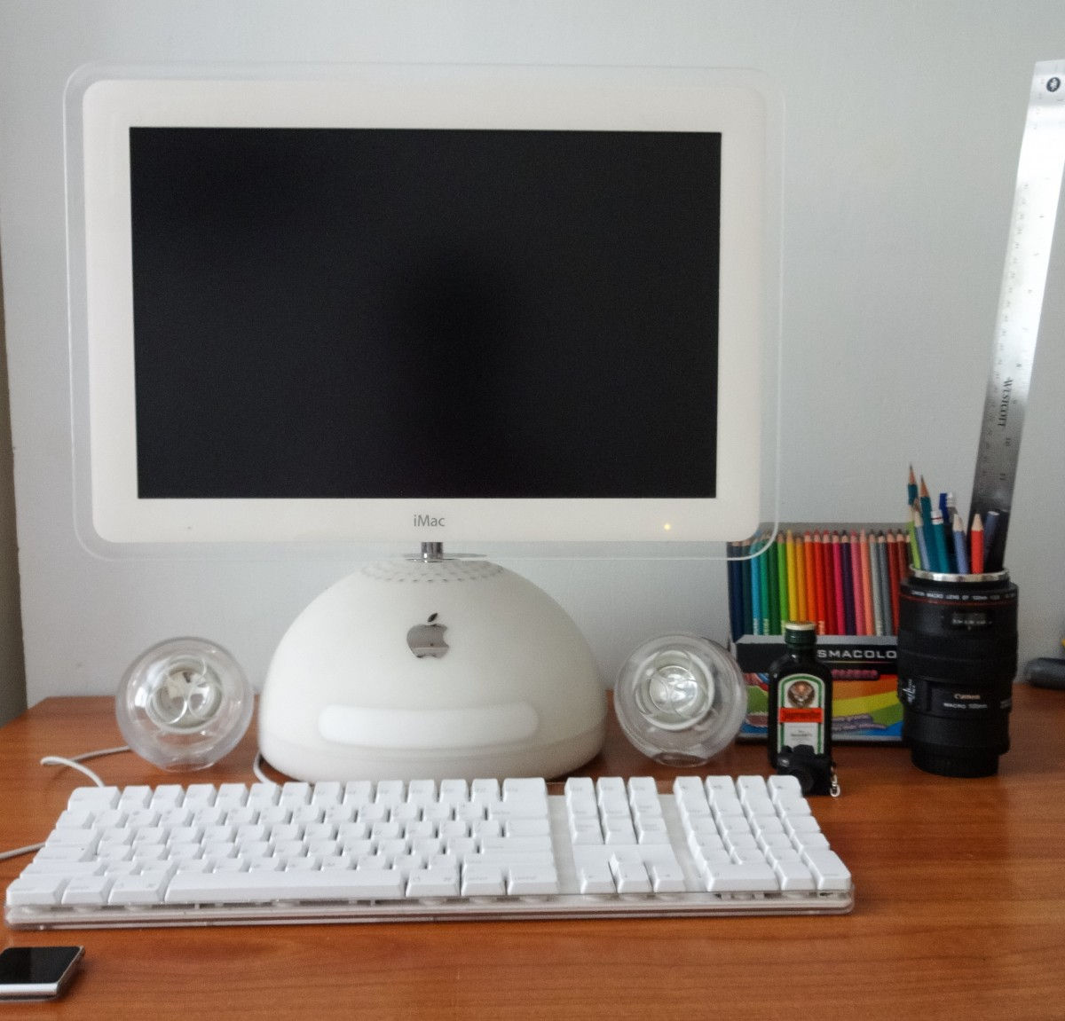 Wallpaper #224a0 Close Up of White iMac Apple Macintosh Computer with Monitor and