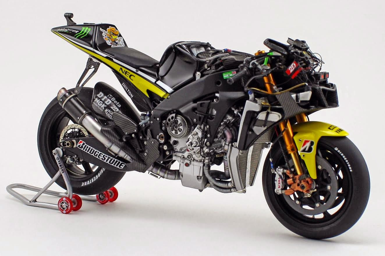 Wallpaper #6hymQJMB8JfcLg2JZvYm142 Racing Scale Models Yamaha Yzr M1 Cedwards 2009 by Steeve Ingels