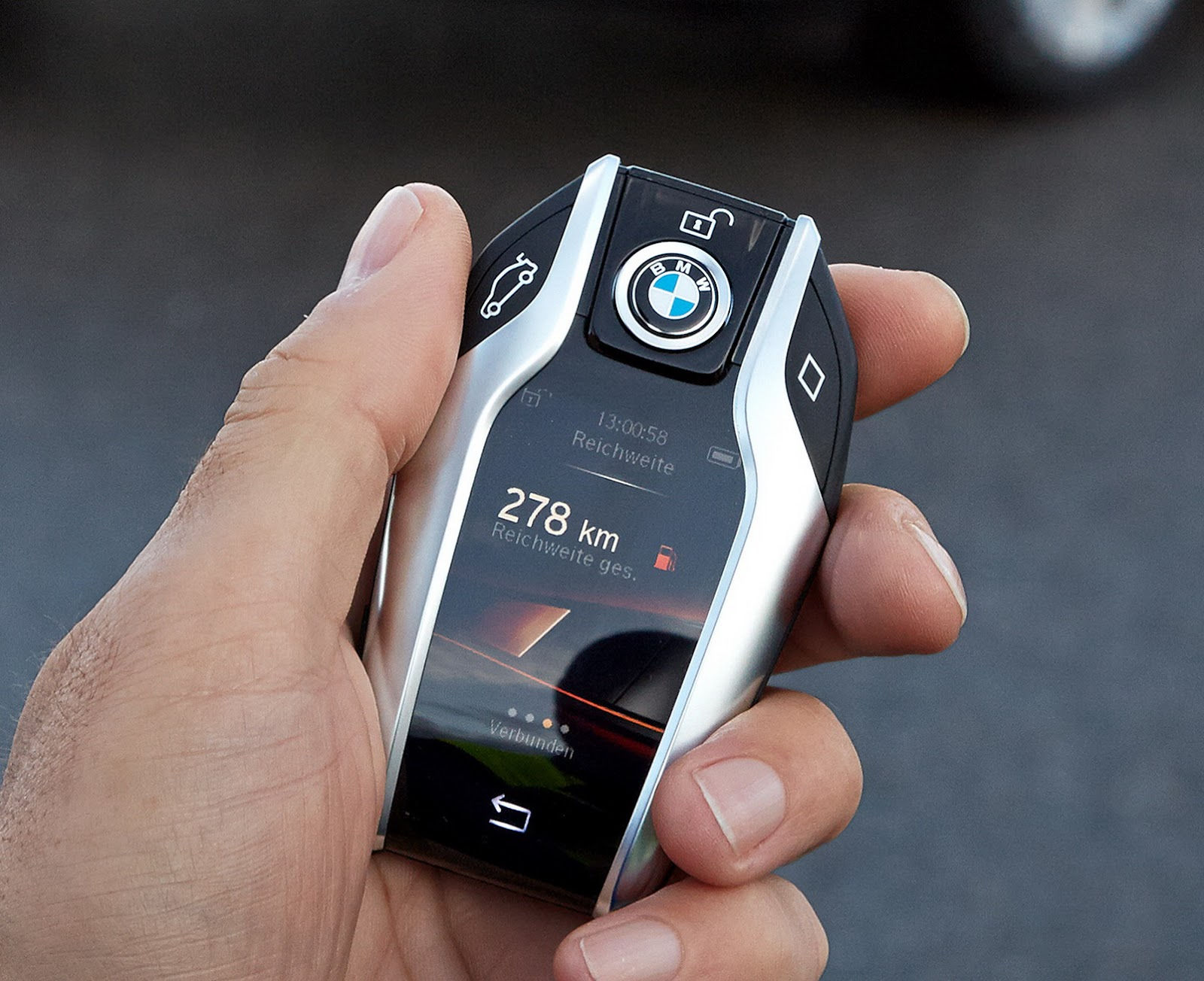 Wallpaper #Z2dS8JIBSpphPi3-FGYz1 New BMW 7 Series Has a Super Cool Key Fob with a Digital Display That