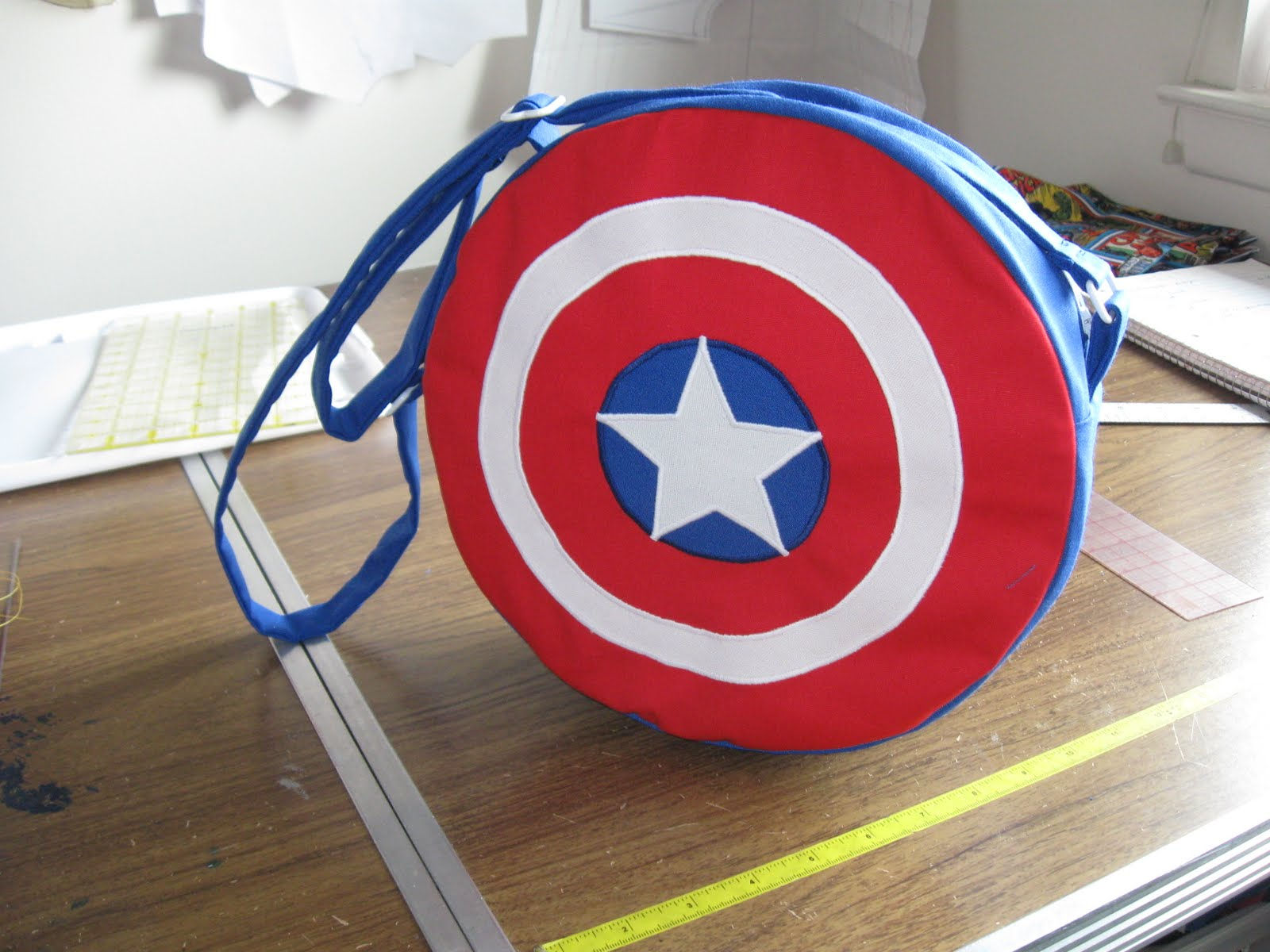 Wallpaper #4jG8NZMB5zzyi_yY2lc39 Uncanny Adventures in Comic Costume Creations Captain America Shield Bag