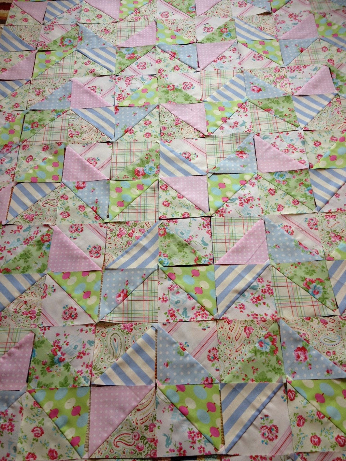 Wallpaper #VWcrC5MBSpphPi3-B9iE279 Sally Thought Sparkle Half Square Triangle Layouts
