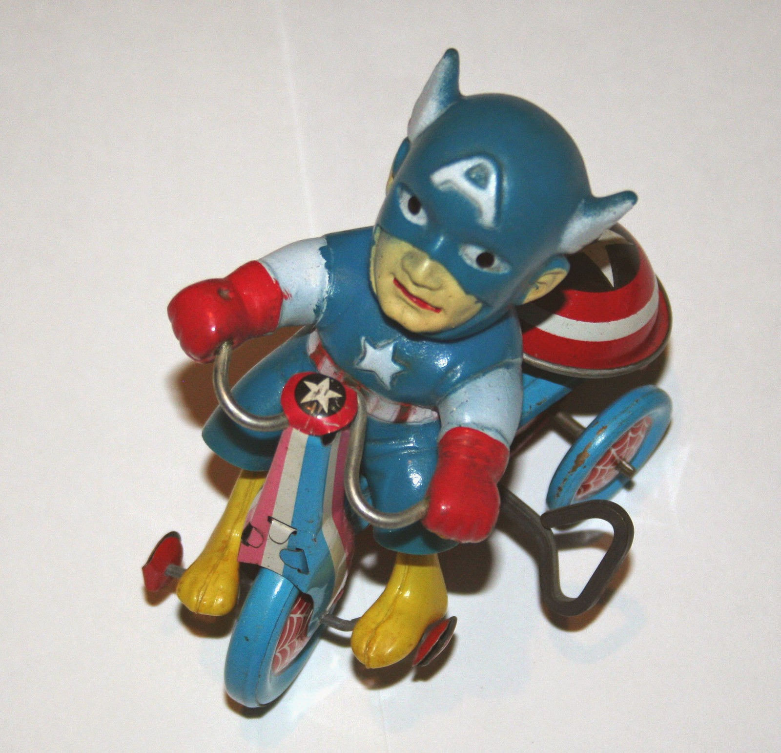 Wallpaper #36VyOJMBVBiSkHCa6I2W177 Pop Culture Safari Pop Artifact Vintage Captain America Trike Toy