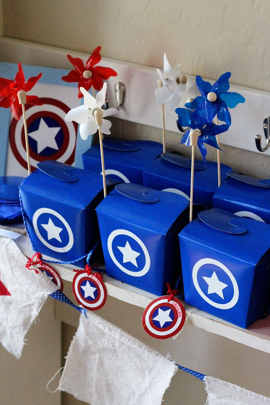 Wallpaper #THPrgo4BFI5NbQkszxmX29 Captain America-Themed Party Favor Boxes