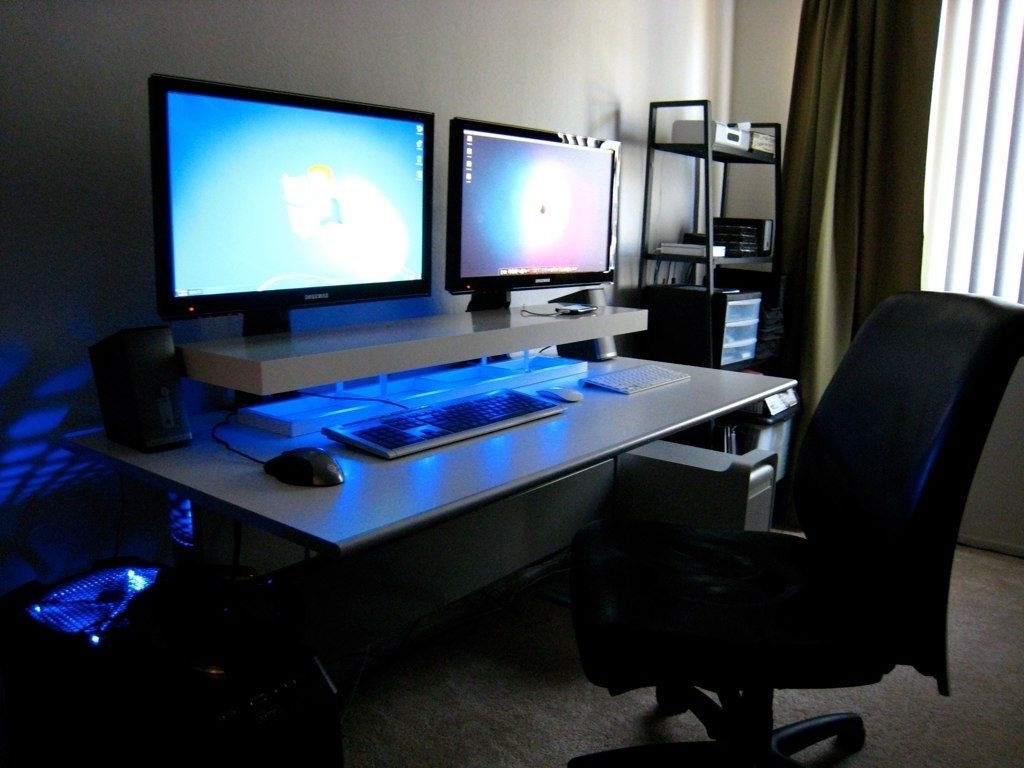 Wallpaper #9a764 21 Multi Monitor Computer Desk Setup Ideas for Tech Lovers