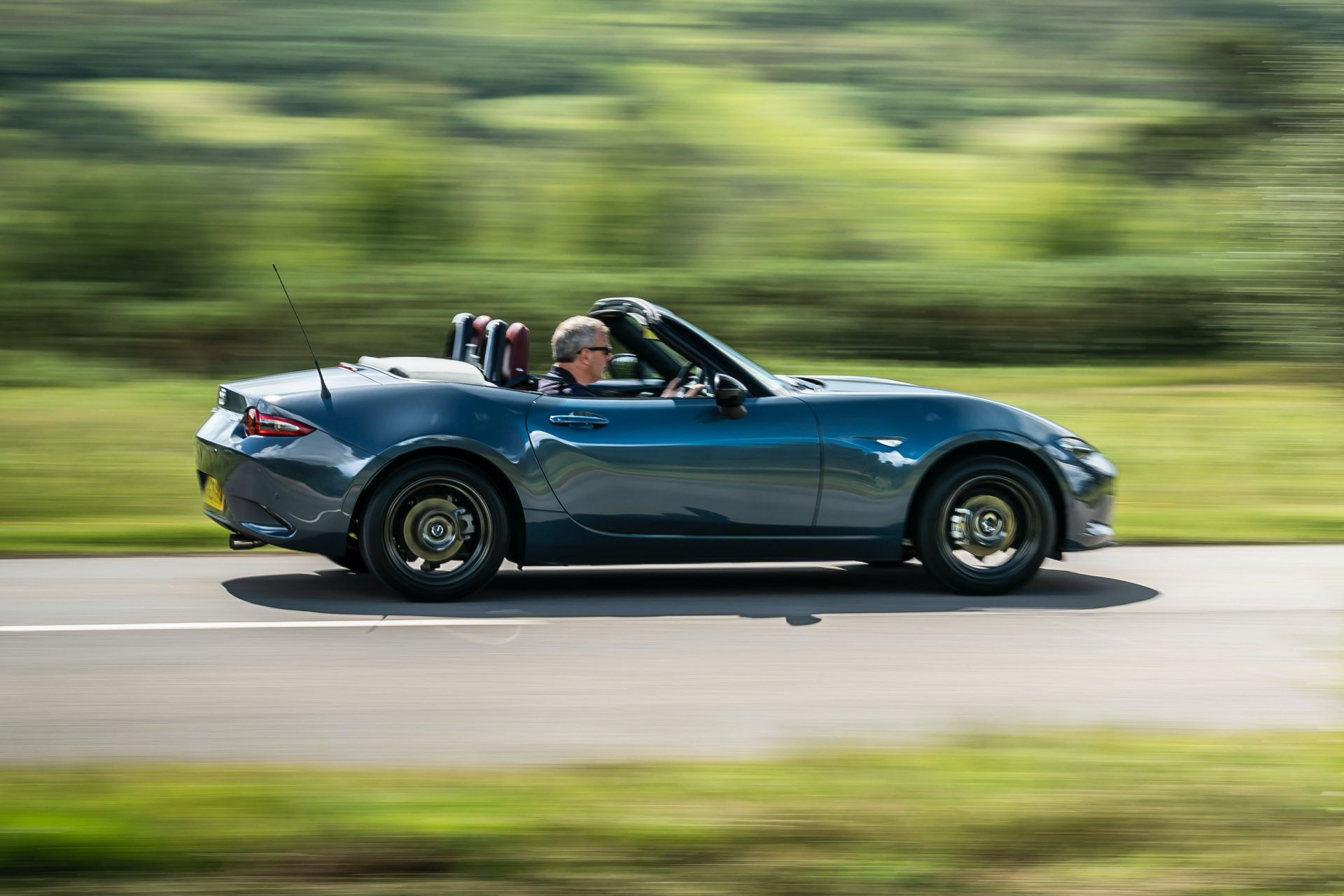 Wallpaper #QXN0hY4BFI5NbQksjx6J3 Mazda Uks Mx 5 R Sport Limited Edition Stars in Cool Photoshoot