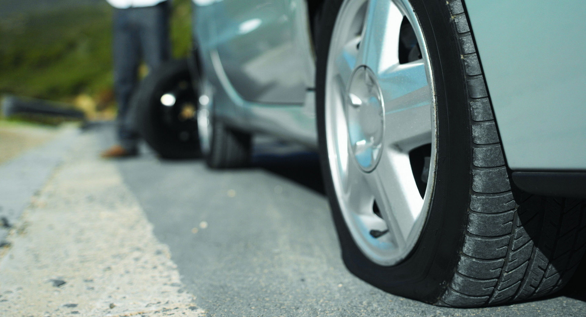 Wallpaper #OuquVZMBlwTYPL18rA5u235 Environmental Activists Deflate Tires on at Least 30 Suvs in Canadian