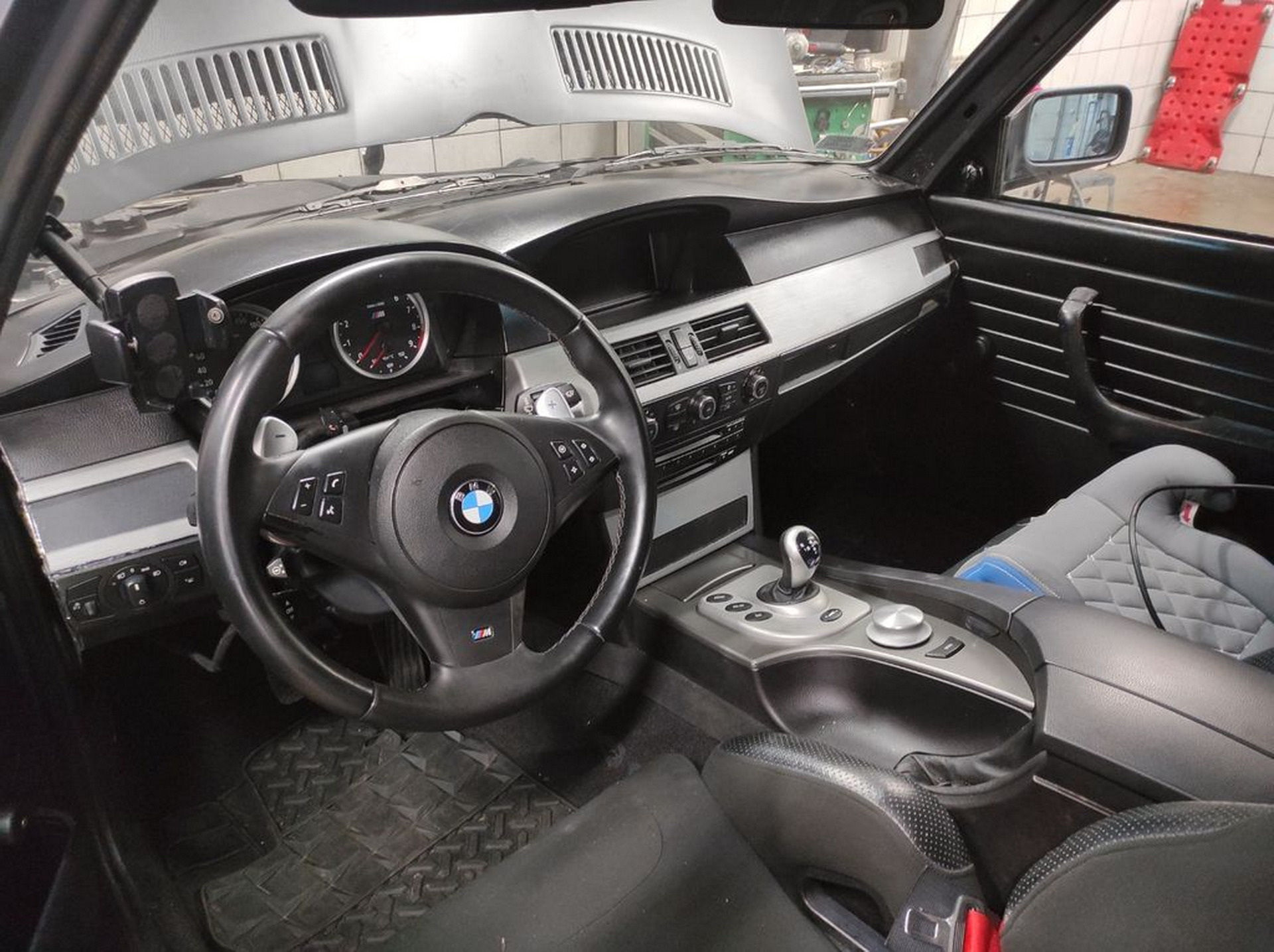 Wallpaper #oYsRcpcBcm9NJah-qnPa82 We Probably Shouldnt but Were Enamored with This M5 V10 Powered BMW