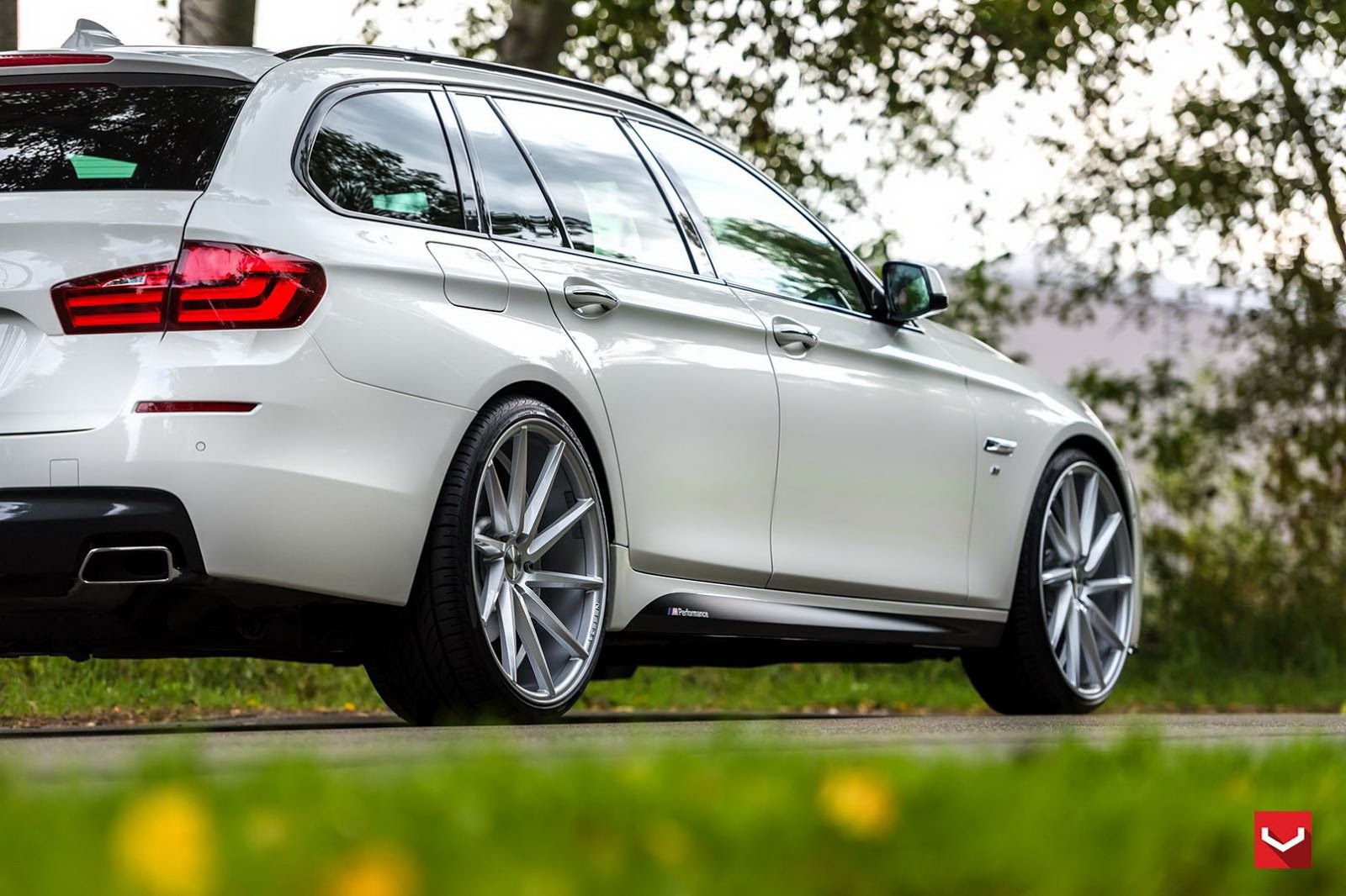 Wallpaper #_nMkgI4BFI5NbQksCxe113 White BMW 5 Series Touring Puts on 22 Wheels Carscoops