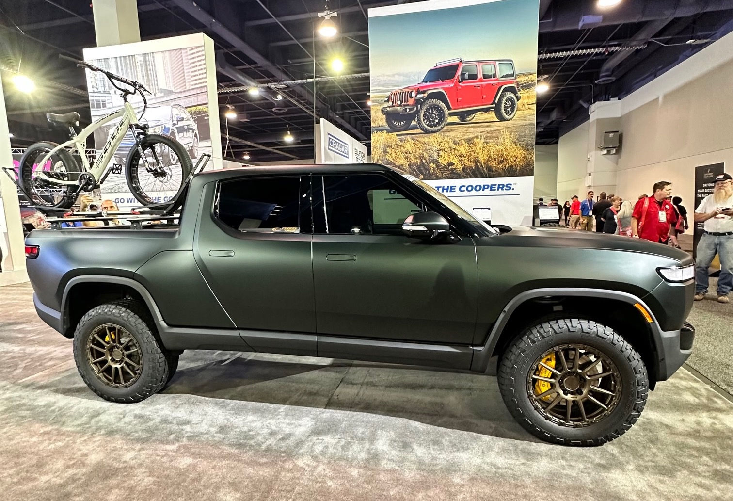Wallpaper #OuquVZMBlwTYPL18rA5u389 Sema 2022 Matte Dark Sage Green Rivian R1t Build by Doetsch Off Road