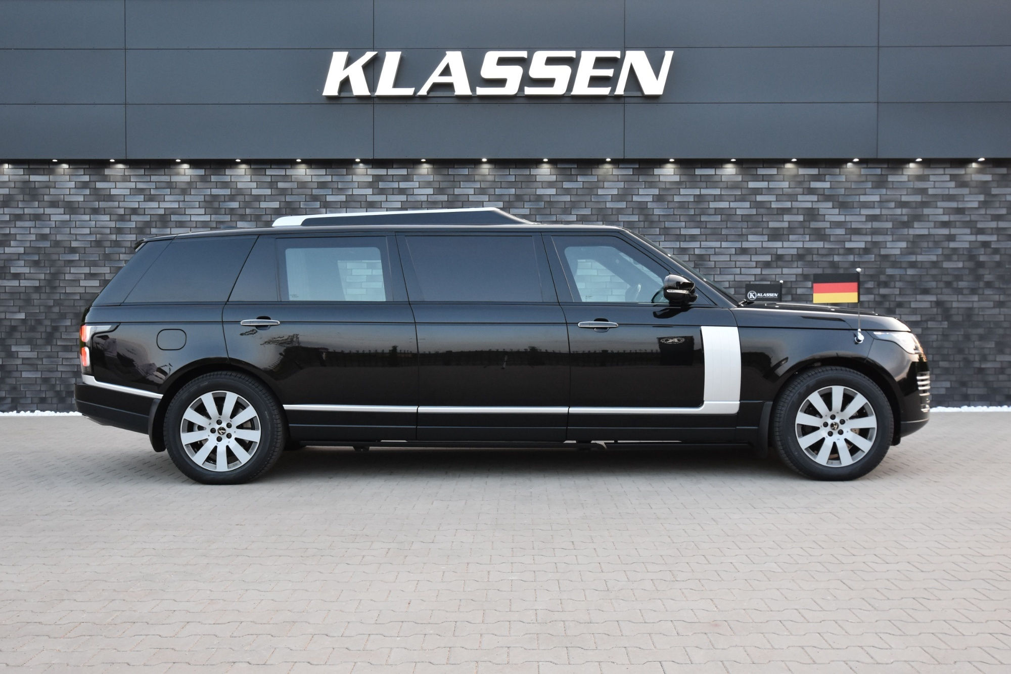 Wallpaper #sEBCMZMBJhL2WPbaTsVB283 This Stretched Luxury Klassen Range Rover Limo is Armoured and Made for