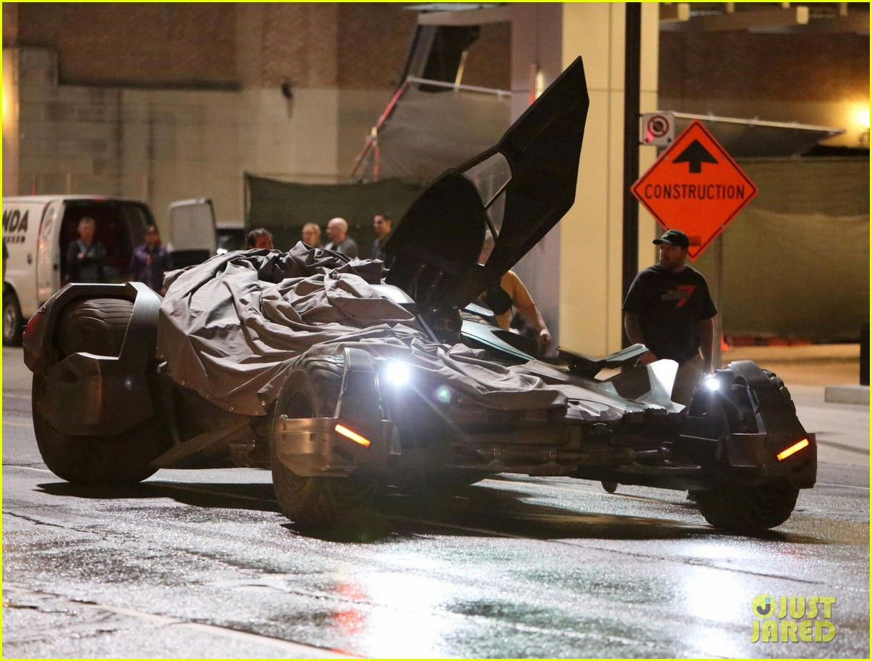 Wallpaper #7SxeSZMB0E1QgA7w3_KH133 Ben Afflecks Batmobile Seen on Suicide Squad Set in a Chase Scene