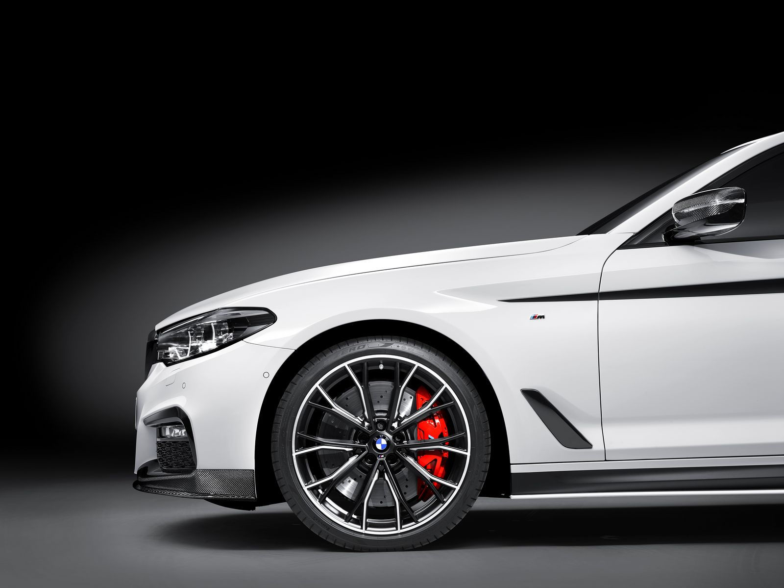 Wallpaper #imjeIZMBSpphPi3-wzHI239 BMW Turns Up the Heat on New 5 Series with M Performance Accessories