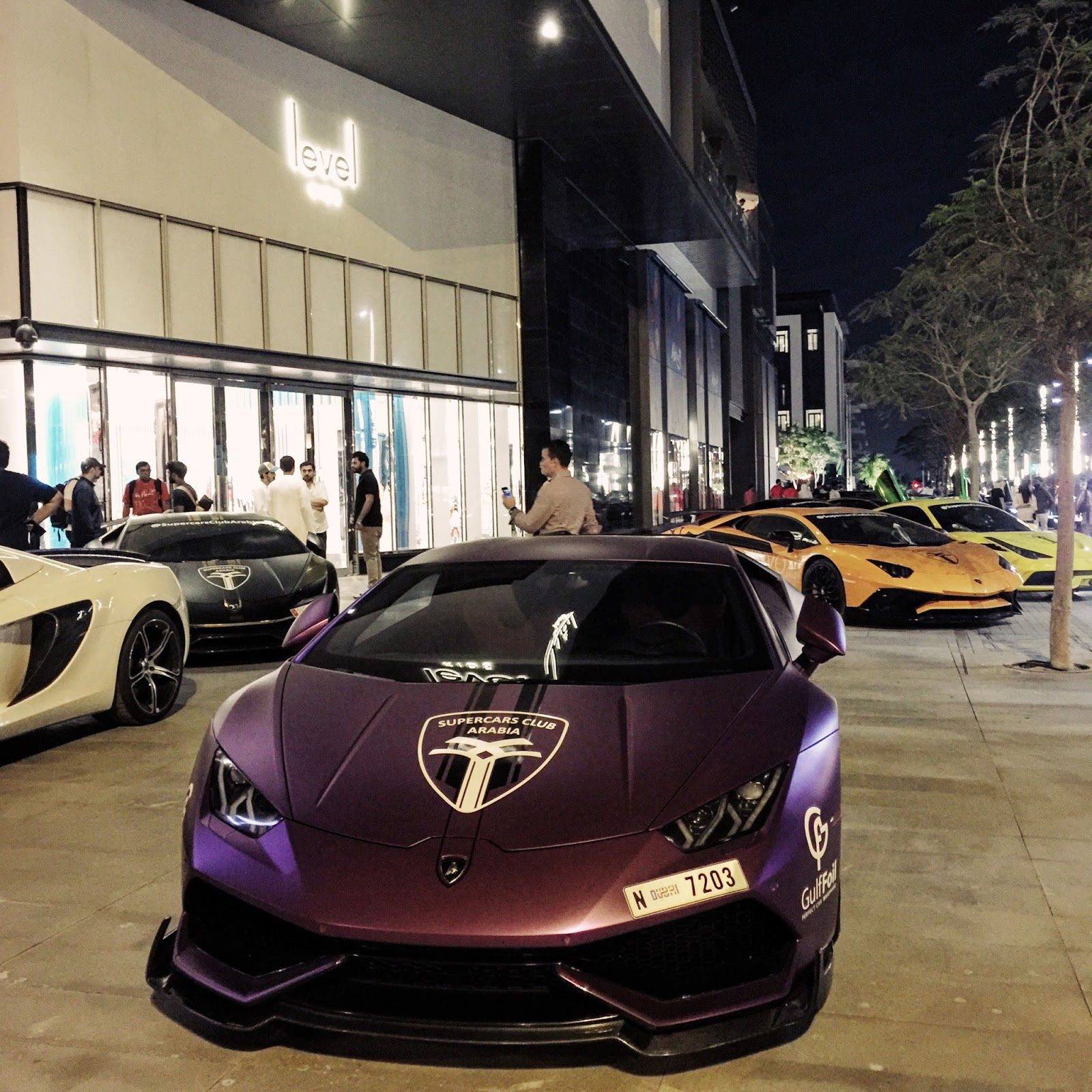 Wallpaper #2xm-Do8BtGB6xQ78nVoz25 Dubai Desert Blogger Crazy Supercars Line Up in Dubai