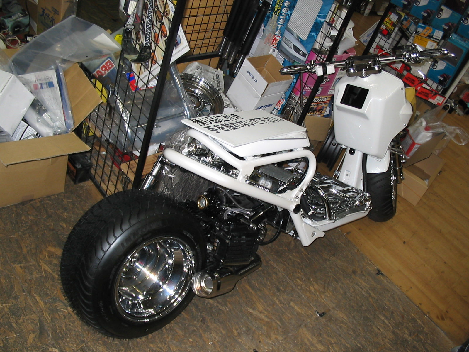 Wallpaper #wuqLUpMBlwTYPL18Cgn-71 Forklock Pimped Out Japanese Scooters